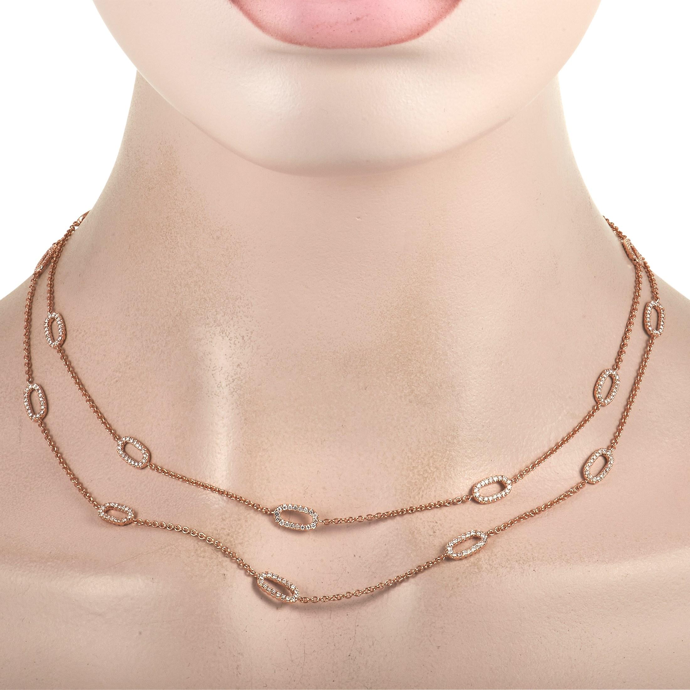 Ovale, mit Diamanten besetzte Akzente von insgesamt 3,27 Karat machen dieses Collier zu einem luxuriösen Schmuckstück mit einem einzigartigen, eleganten Stilgefühl. Dieses dramatische Schmuckstück aus schimmerndem 18-karätigem Roségold ist 35 Zoll