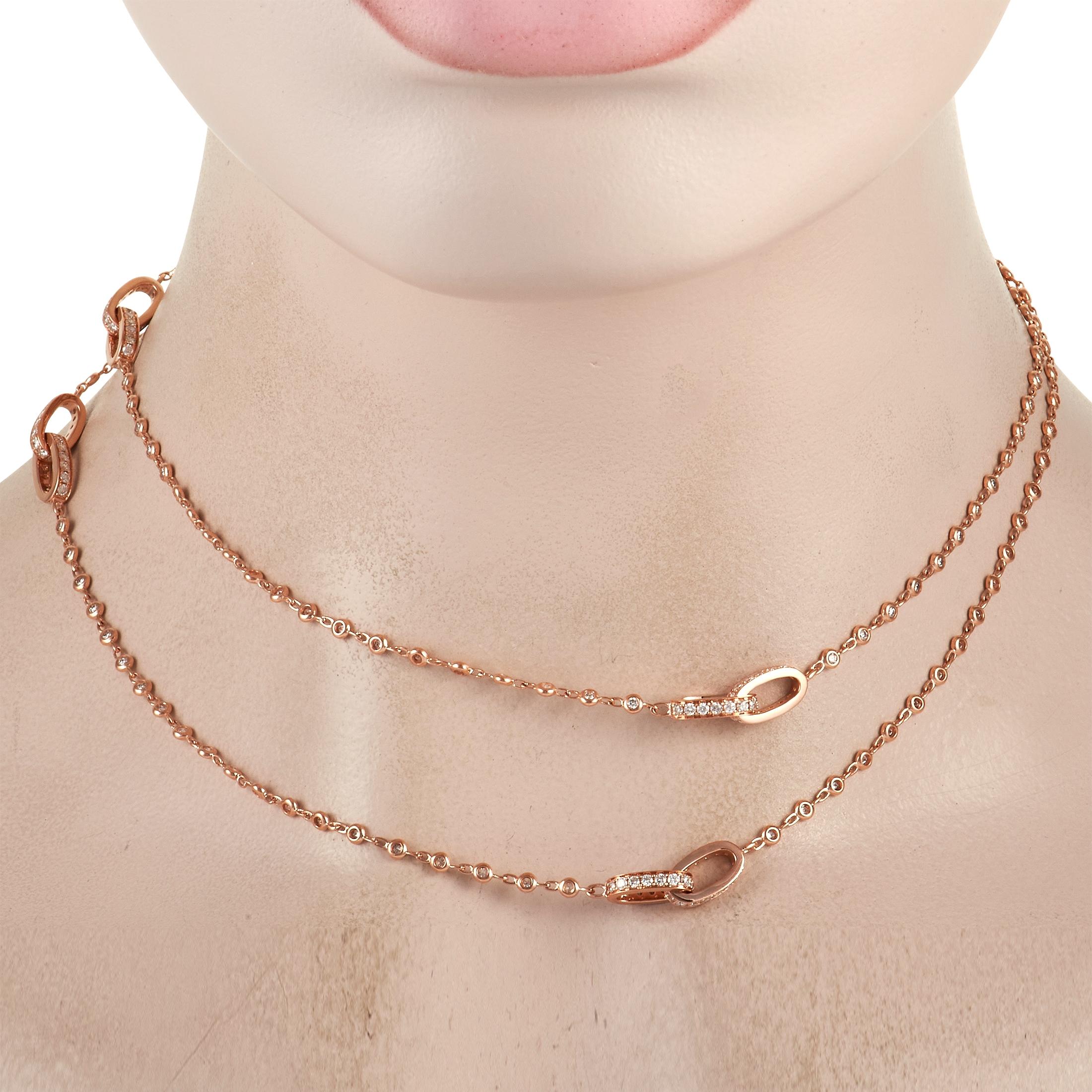 Donnez à votre tenue quotidienne une touche de glamour avec ce collier à maillons entrelacés en or rose 18 carats avec 3,90 ct de diamants, une exclusivité LB. Cet accessoire de cou étincelant comporte deux chaînes en or rose ornées de diamants