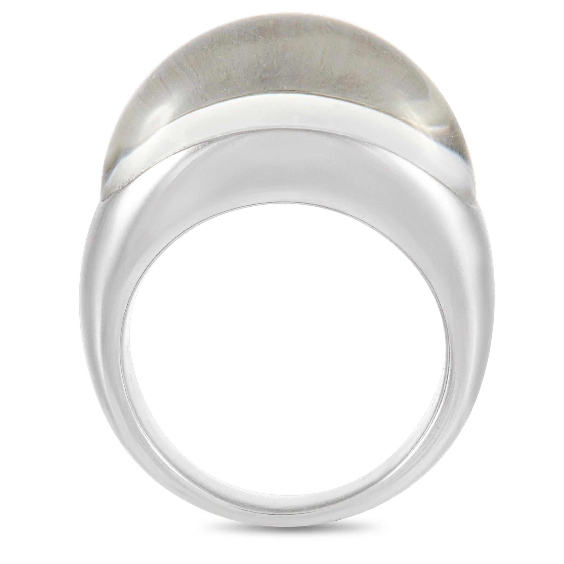Tutti gli occhi saranno puntati su questo anello esclusivo LB Exclusive! L'anello è realizzato in oro bianco 18 carati con un gruppo di diamanti a taglio rotondo da 0,53 carati e un bellissimo cristallo di rocca sulla faccia dell'anello. L'anello ha