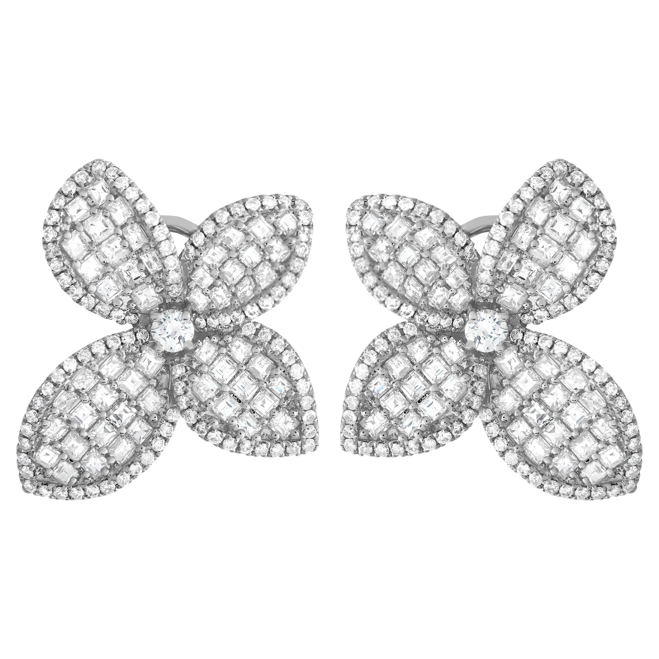 LB Exclusive 18K White Gold 4.01ct Diamond Flower Earrings For Sale