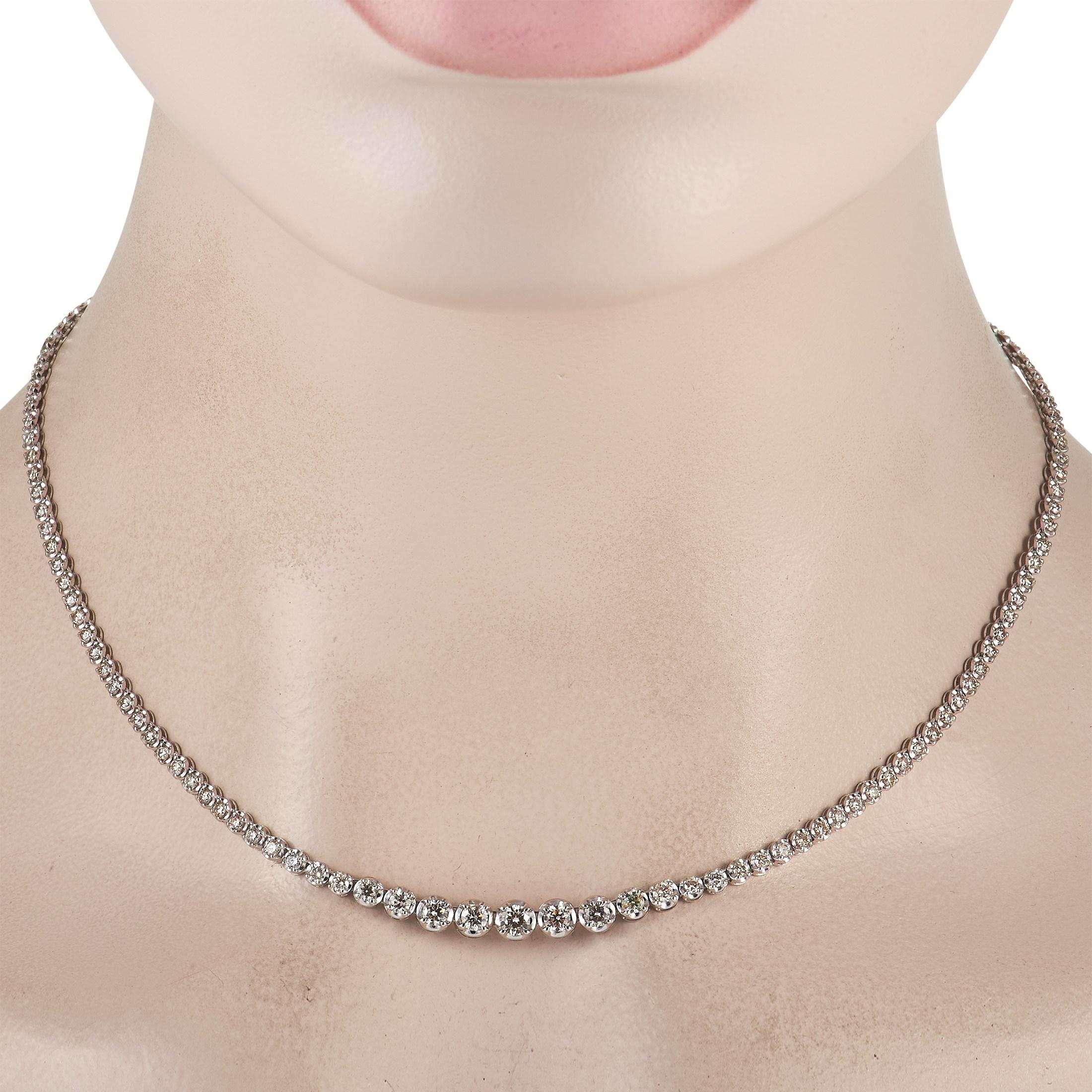 So subtle yet still capable of packing a punch, this tennis necklace with diamonds graduating in size at the center will easily become your new go-to diamond jewelry. It is expertly crafted in 18K white gold and adorned with a continuous row of