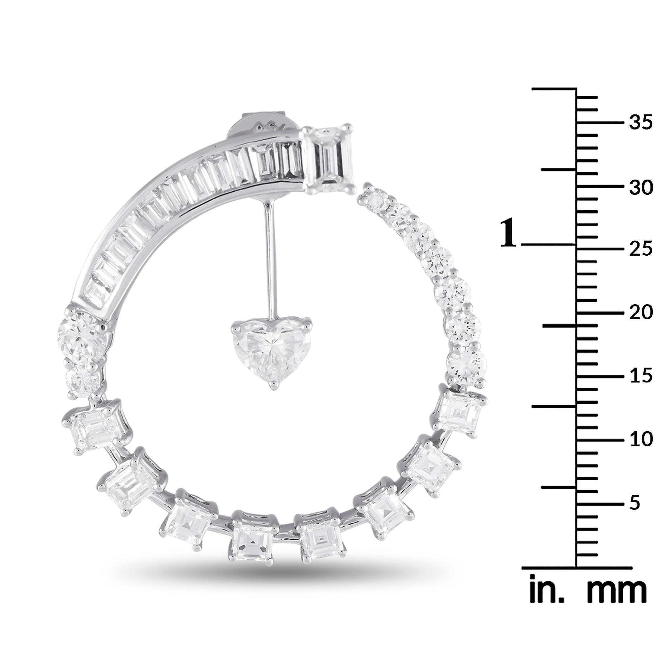 18 Karat Weißgold Ohrringe mit 6,88 Karat Diamanten (Rundschliff)