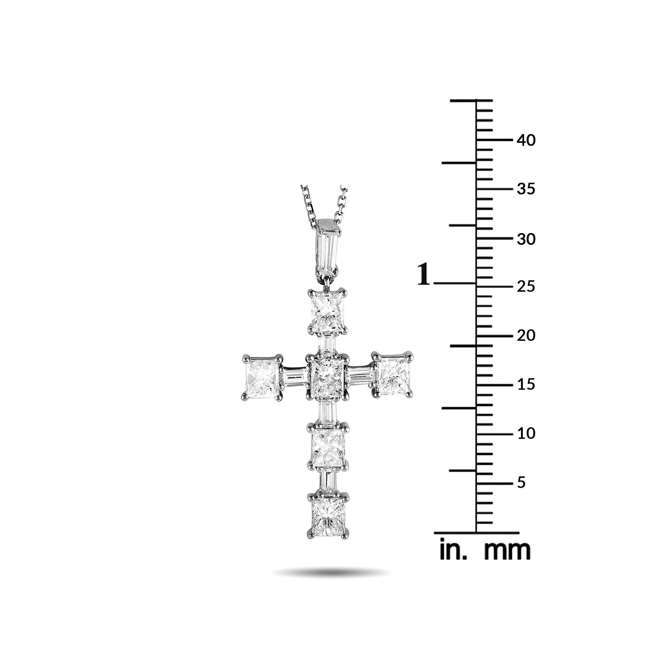 LB Exclusive 18 Karat White Gold and Diamond Cross Pendant Chain Necklace In New Condition In Southampton, PA