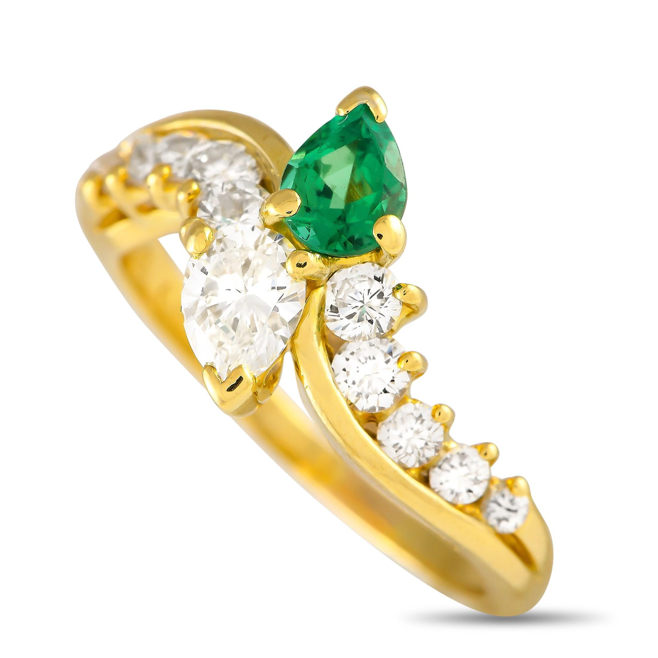 LB Exclusive 18K Yellow Gold 1.0ct Diamond and Emerald Ring In Excellent Condition In Southampton, PA