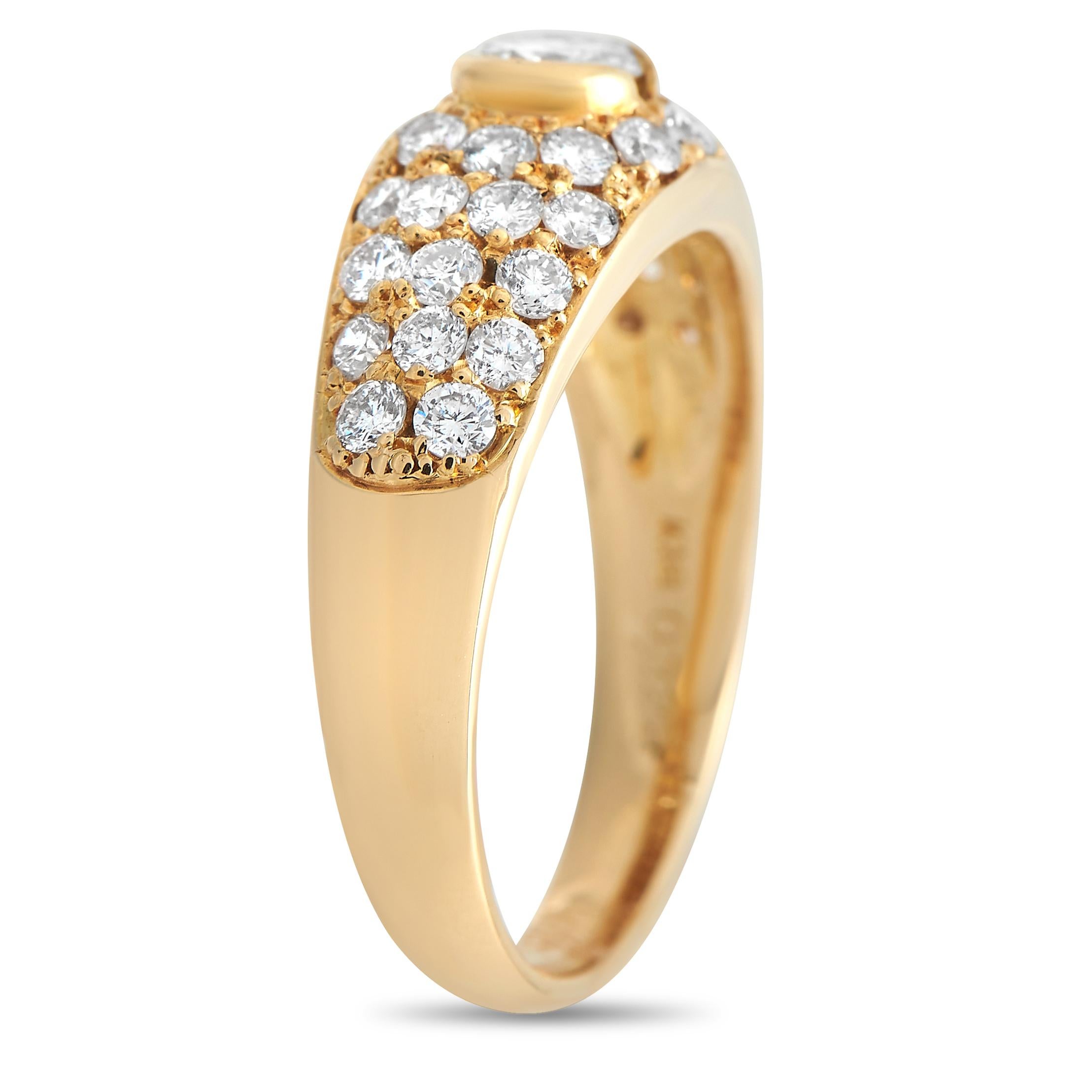 Sparkling diamonds with a total weight of 1.25 carats cover the top of this simple, elegant ring. Crafted from 18K Yellow Gold, the stylish setting features a 3mm wide band and a 5mm top height.\r\nThis jewelry piece is offered in estate condition