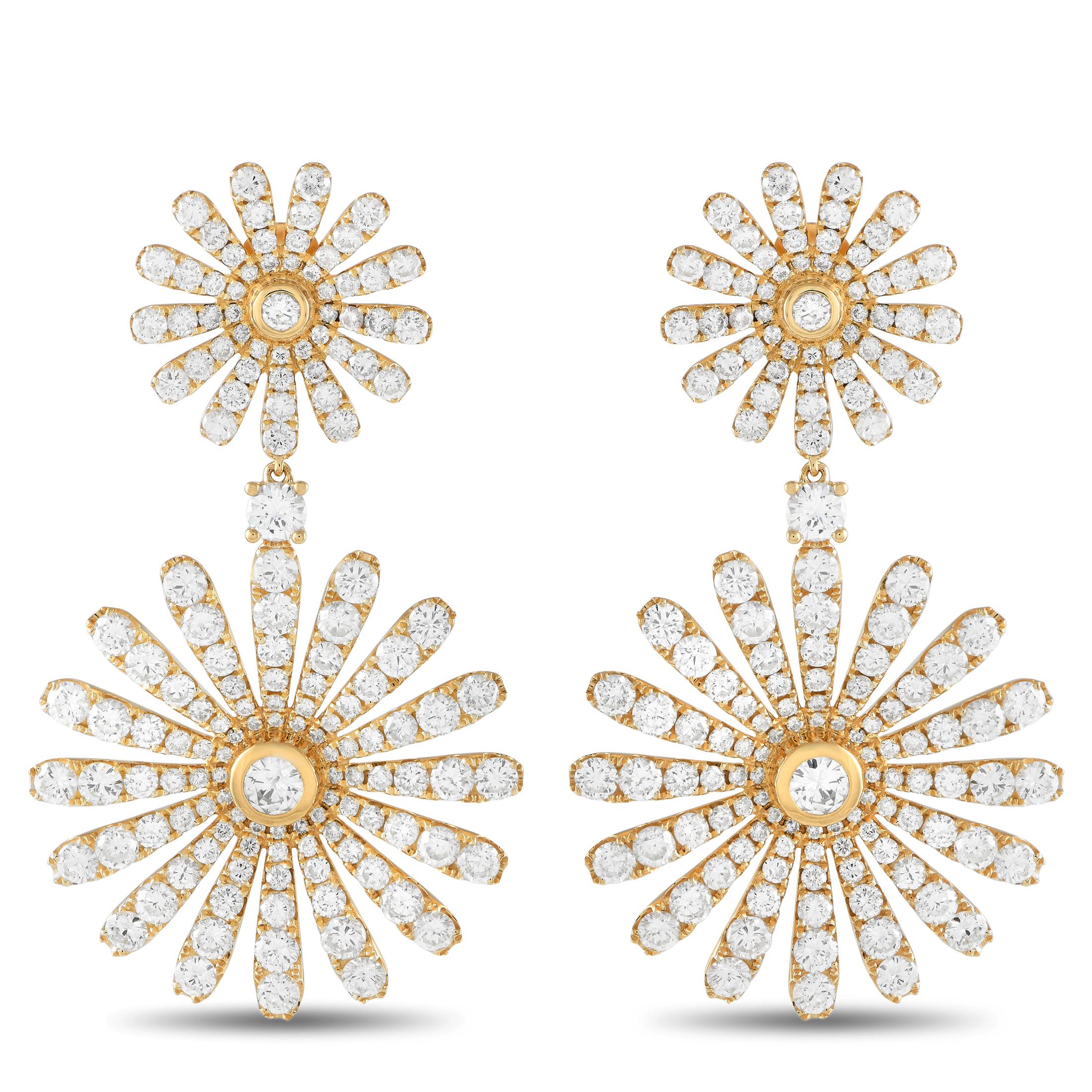 LB Exclusive 18K Yellow Gold 13.35ct Diamond Daisy Drop Earrings In New Condition For Sale In Southampton, PA