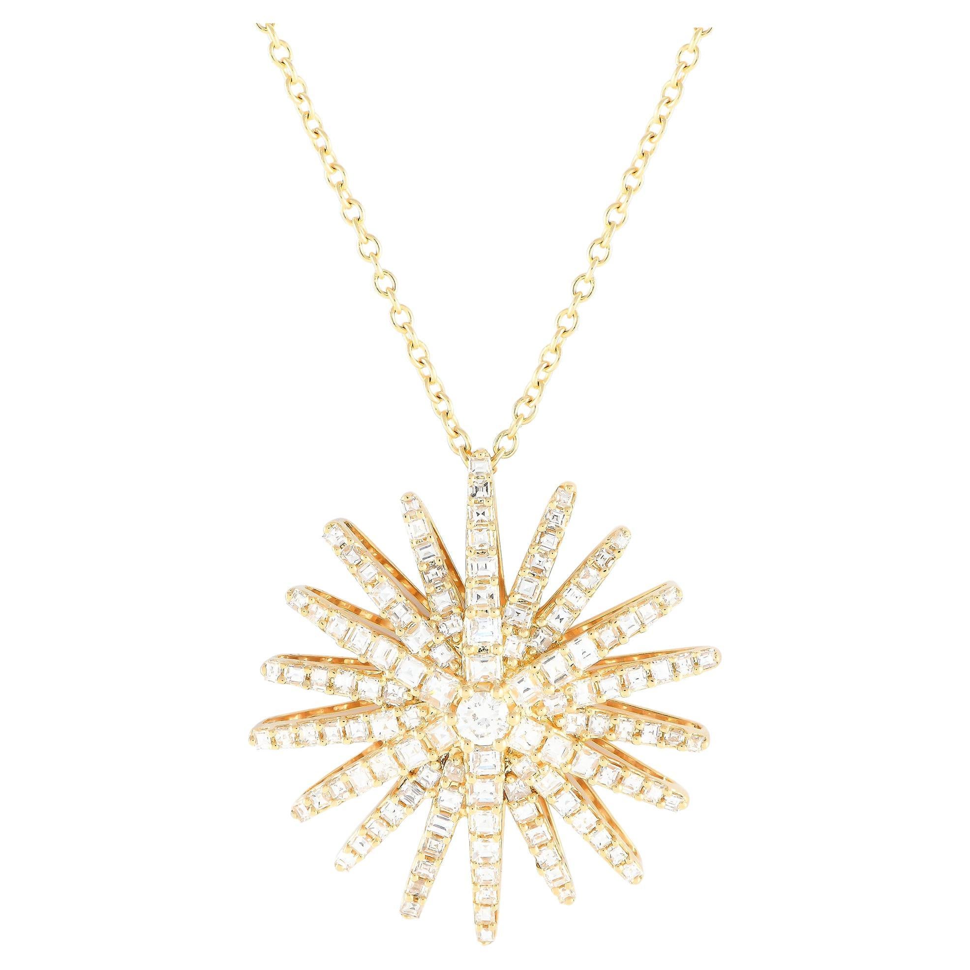 LB Exclusive Collier pendentif Sunburst en or jaune 18 carats avec diamants de 2,60 carats en vente