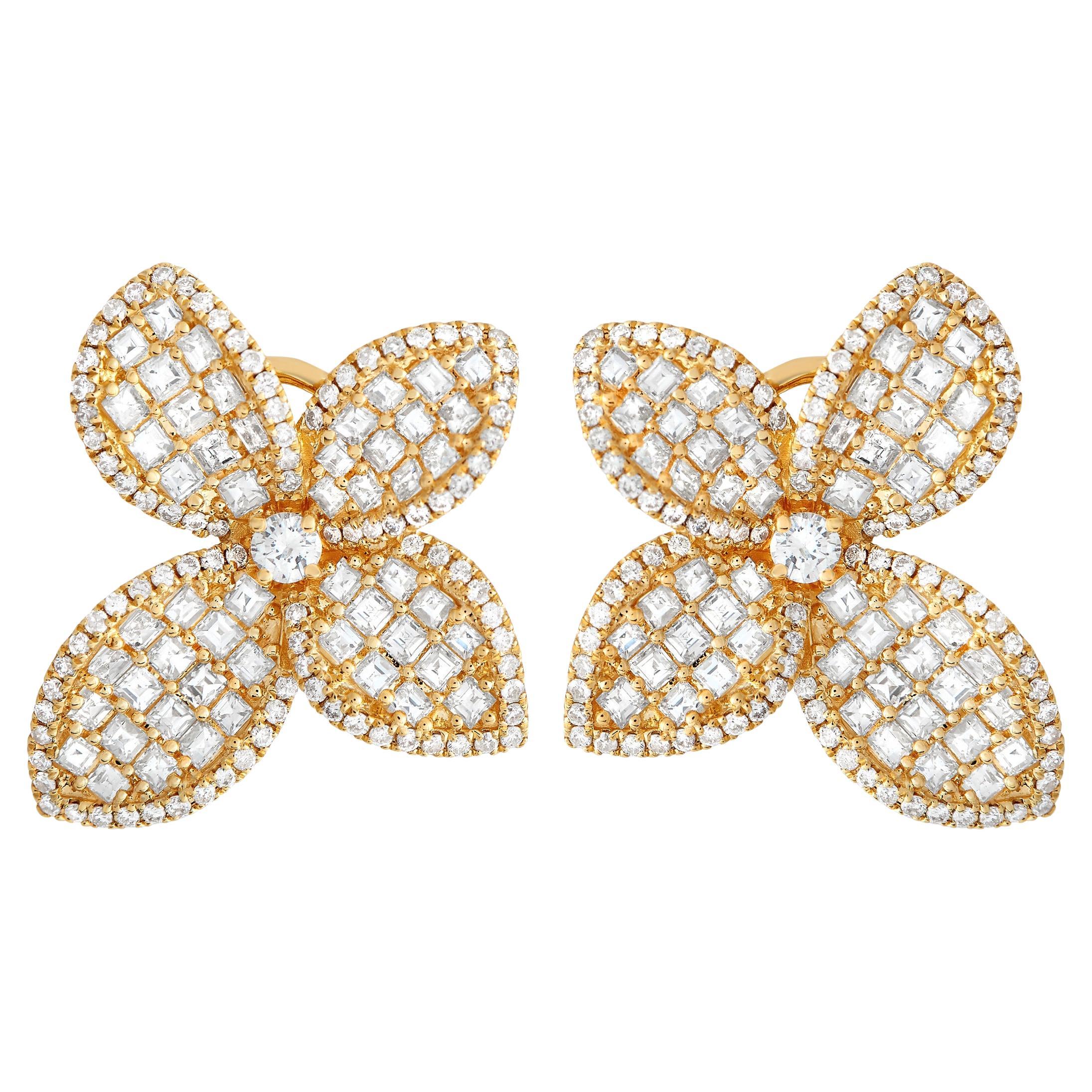 LB Exclusive 18K Yellow Gold 4.01ct Diamond Flower Earrings For Sale