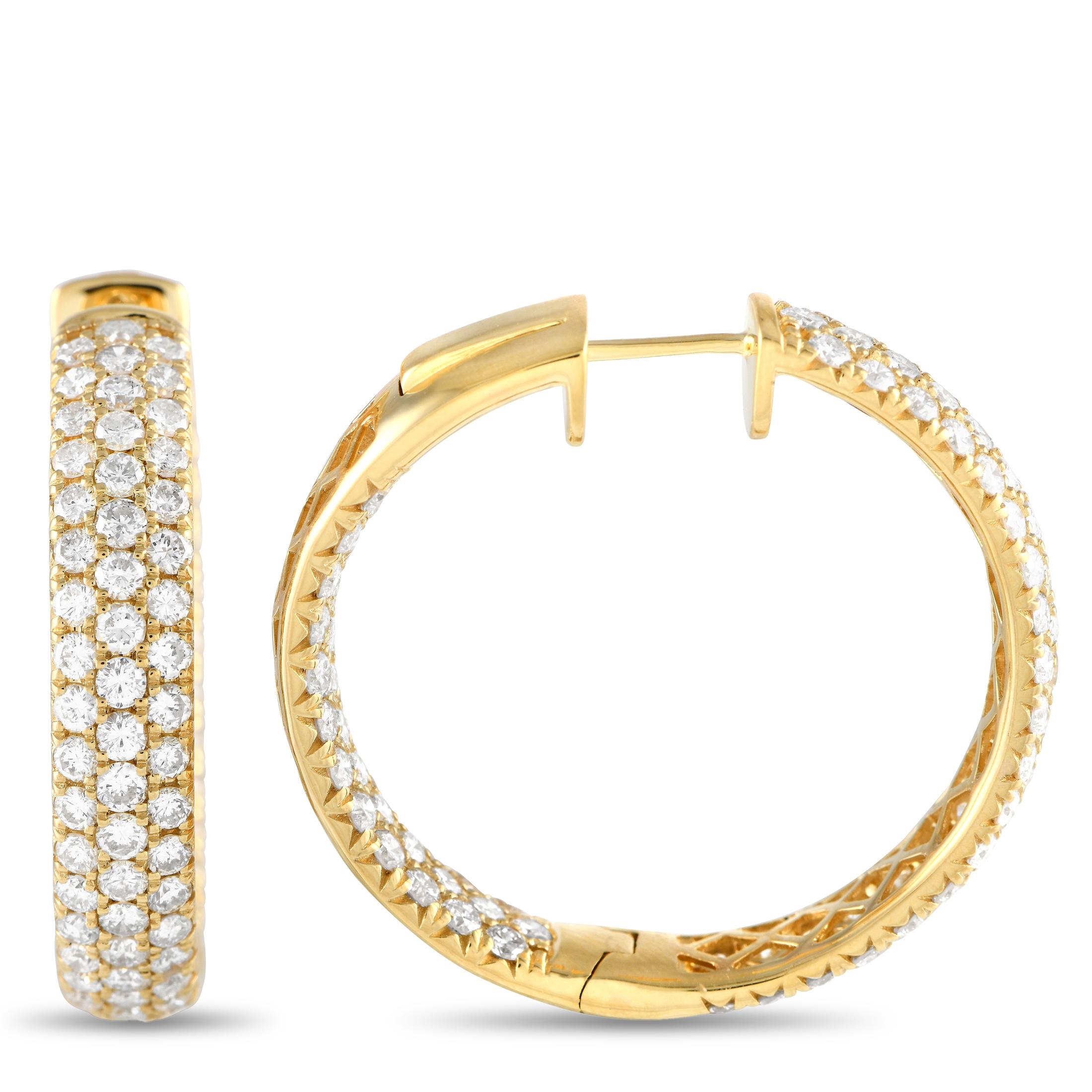 These are the elevated version of your classic plain gold hoops. Fashioned in 18K yellow gold, each 1.25