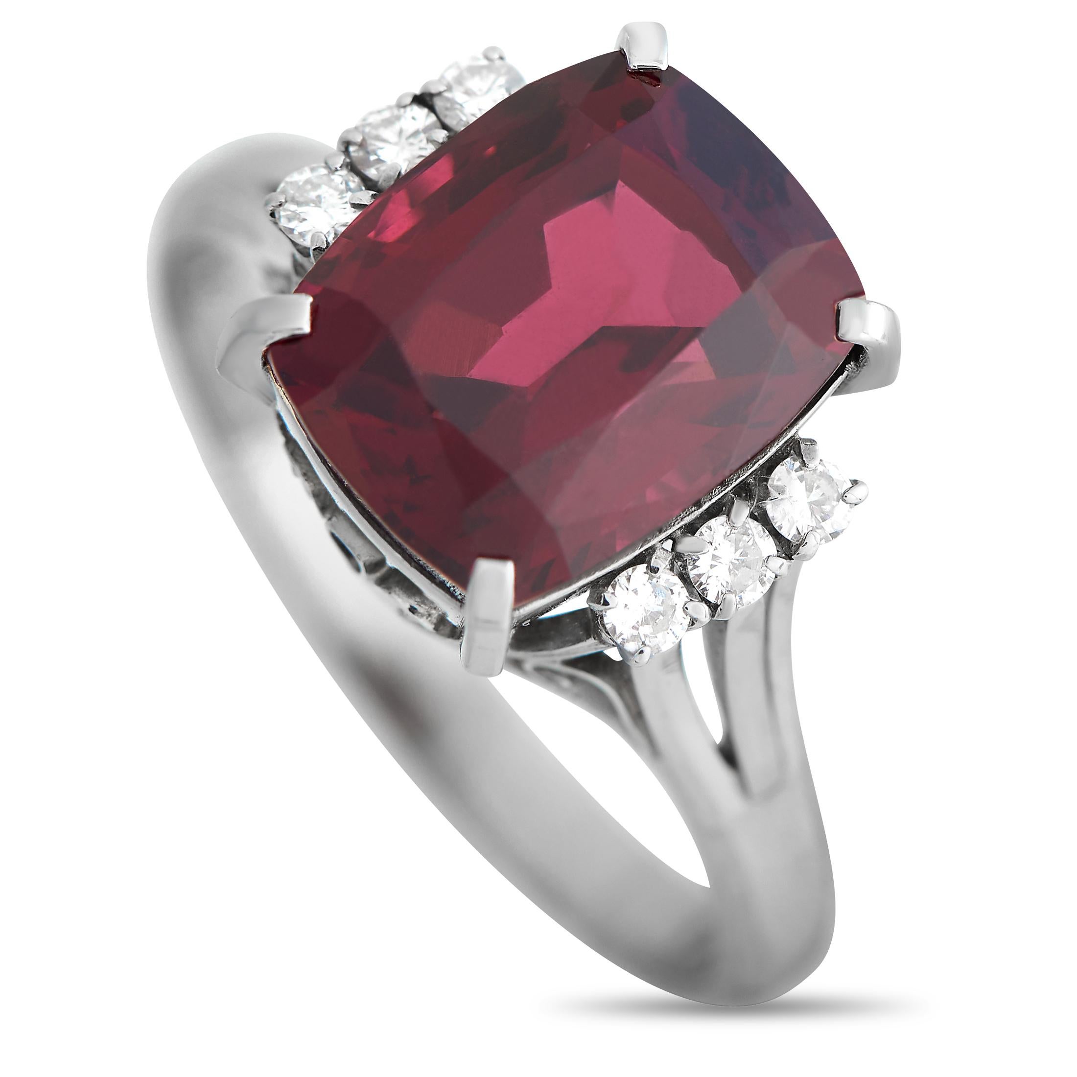 LB Exclusive Platinum 0.11 ct Diamond and Garnet Ring In Excellent Condition In Southampton, PA