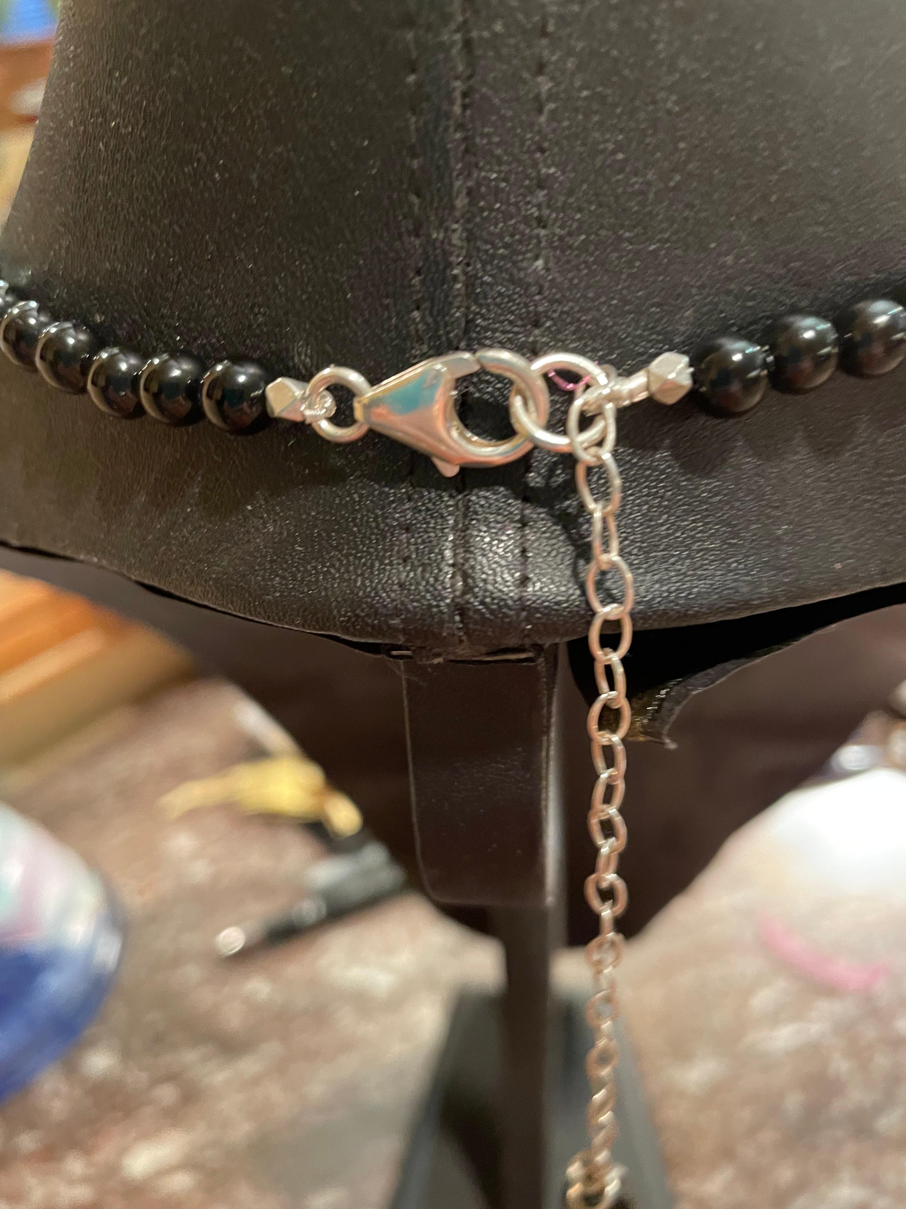 LB Fabuleux collier à pendentifs multi-pendentifs en argent sterling et onyx faits à la main en vente 3