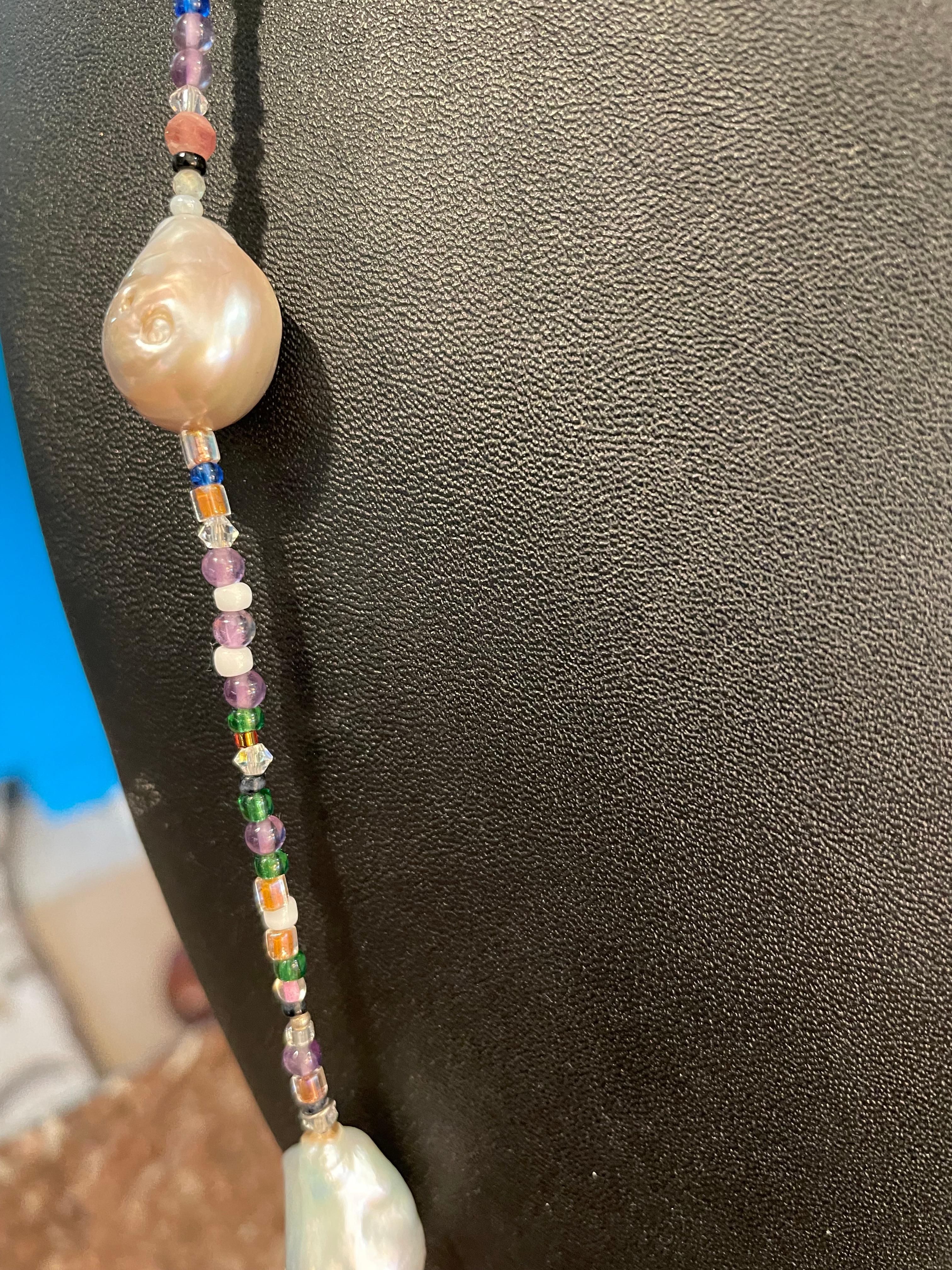 LB Große Barockperlen-Halskette mit atemberaubendem Seil mit mehrfarbigen Kristallen, angeboten im Angebot 1