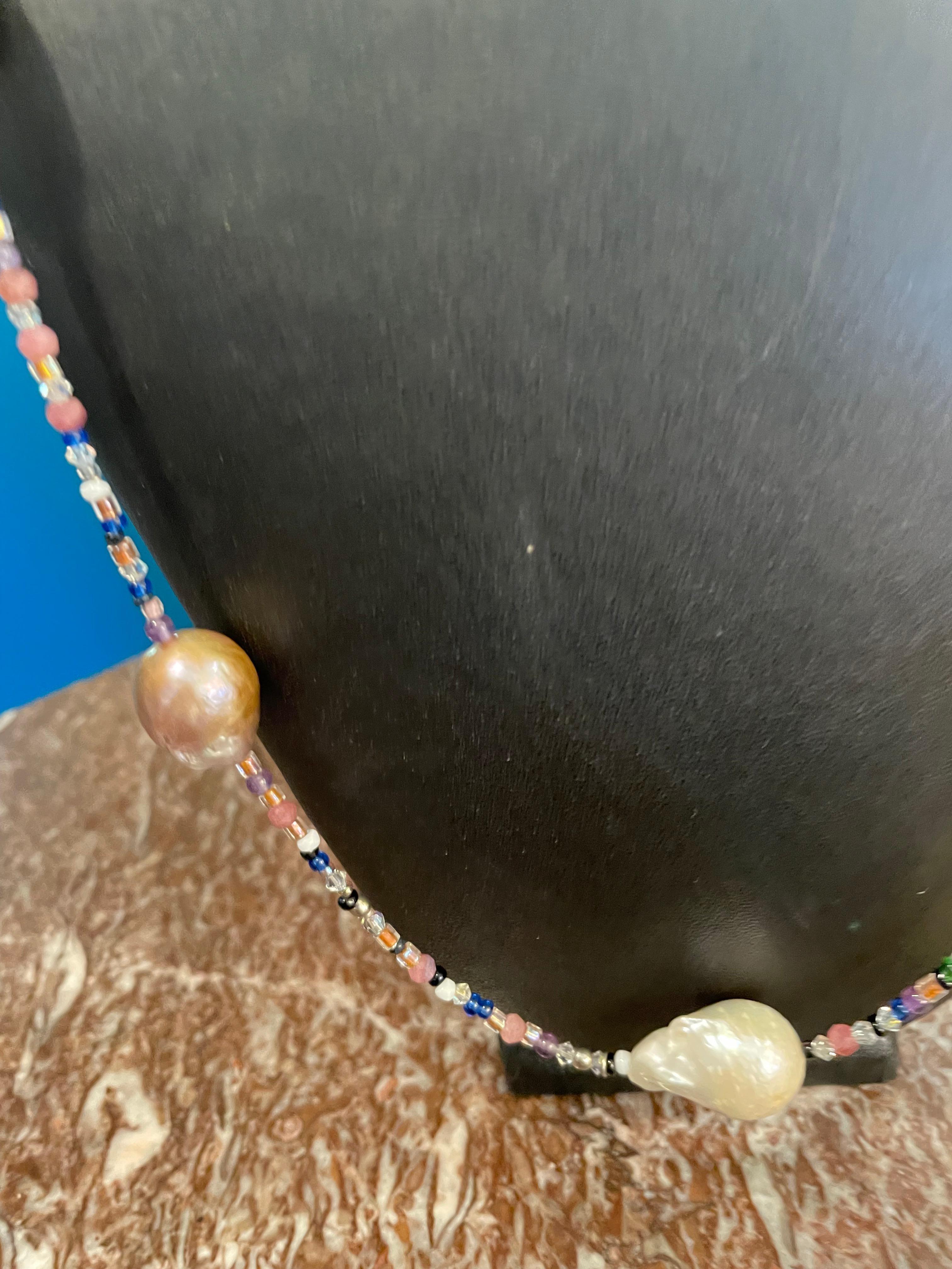LB Große Barockperlen-Halskette mit atemberaubendem Seil mit mehrfarbigen Kristallen, angeboten im Angebot 2