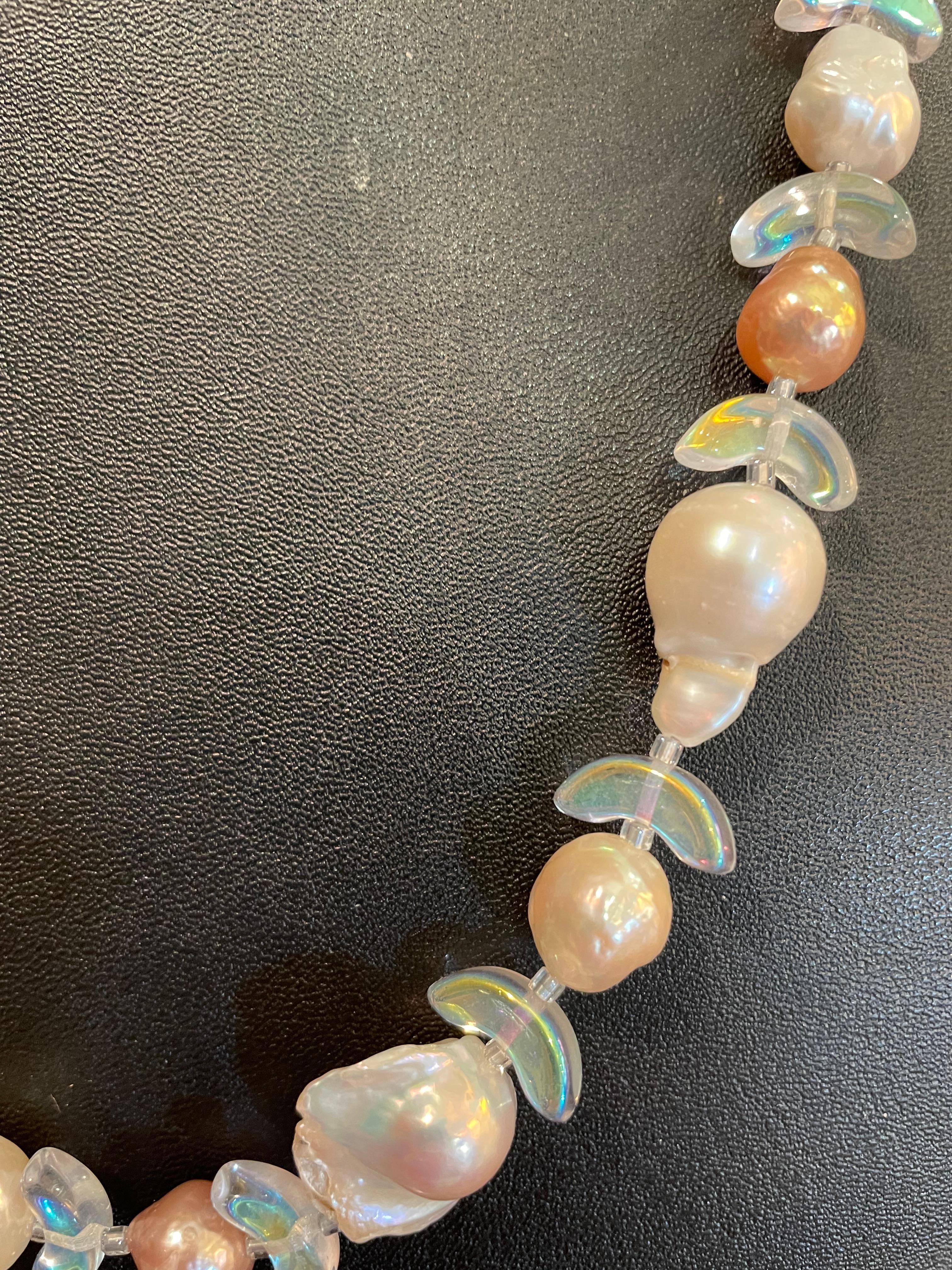 LB large Baroque Pearls Vintage Glass Stunning Handmade One of a Kind Necklace (Collier unique en son genre) Neuf - En vente à Pittsburgh, PA