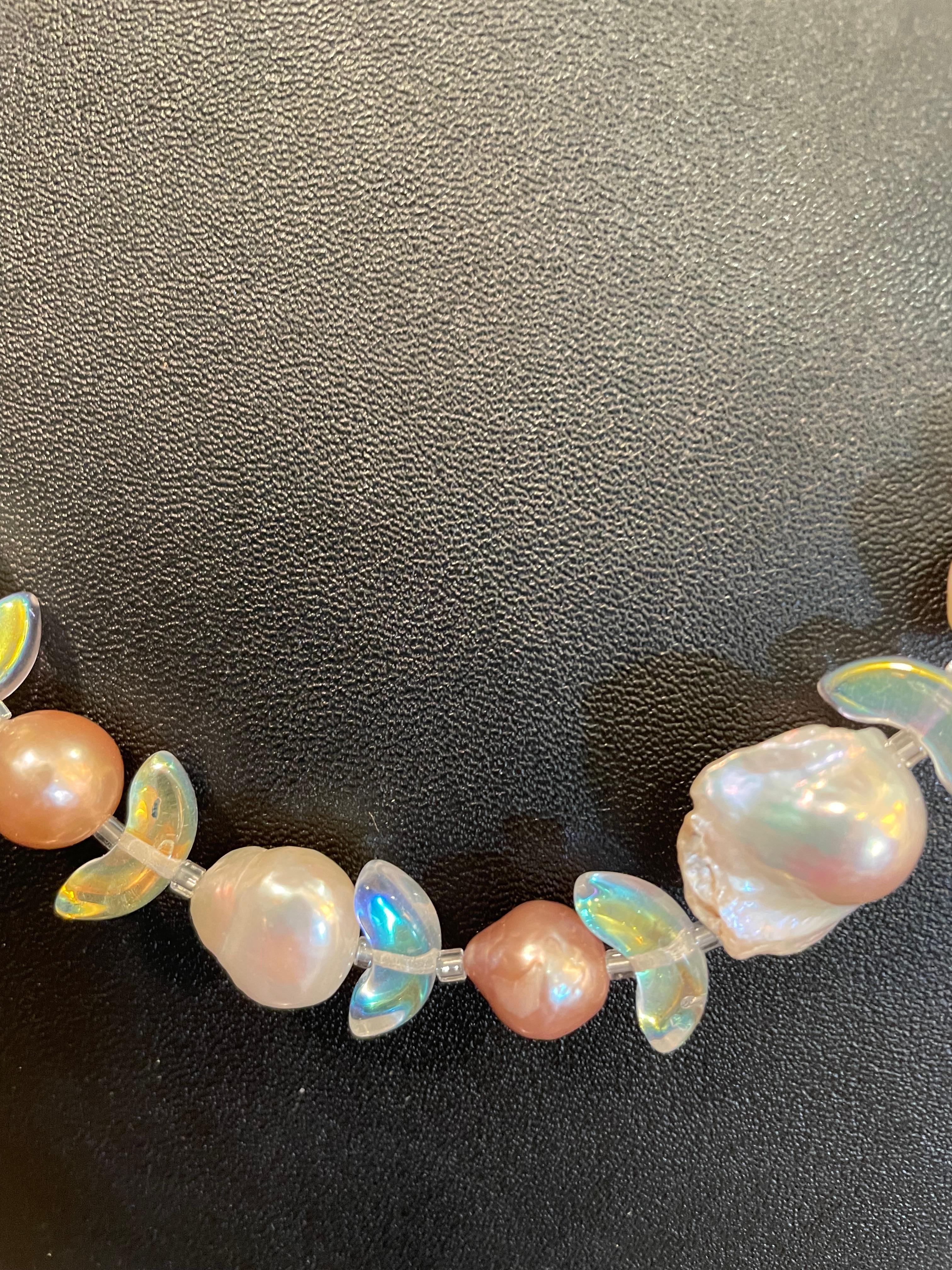 LB large Baroque Pearls Vintage Glass Stunning Handmade One of a Kind Necklace (Collier unique en son genre) Unisexe en vente
