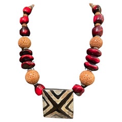 LB Großer Knochen-Anhänger, indischer Harz, farbenfrohe Perlen, einzigartige Halskette, LB