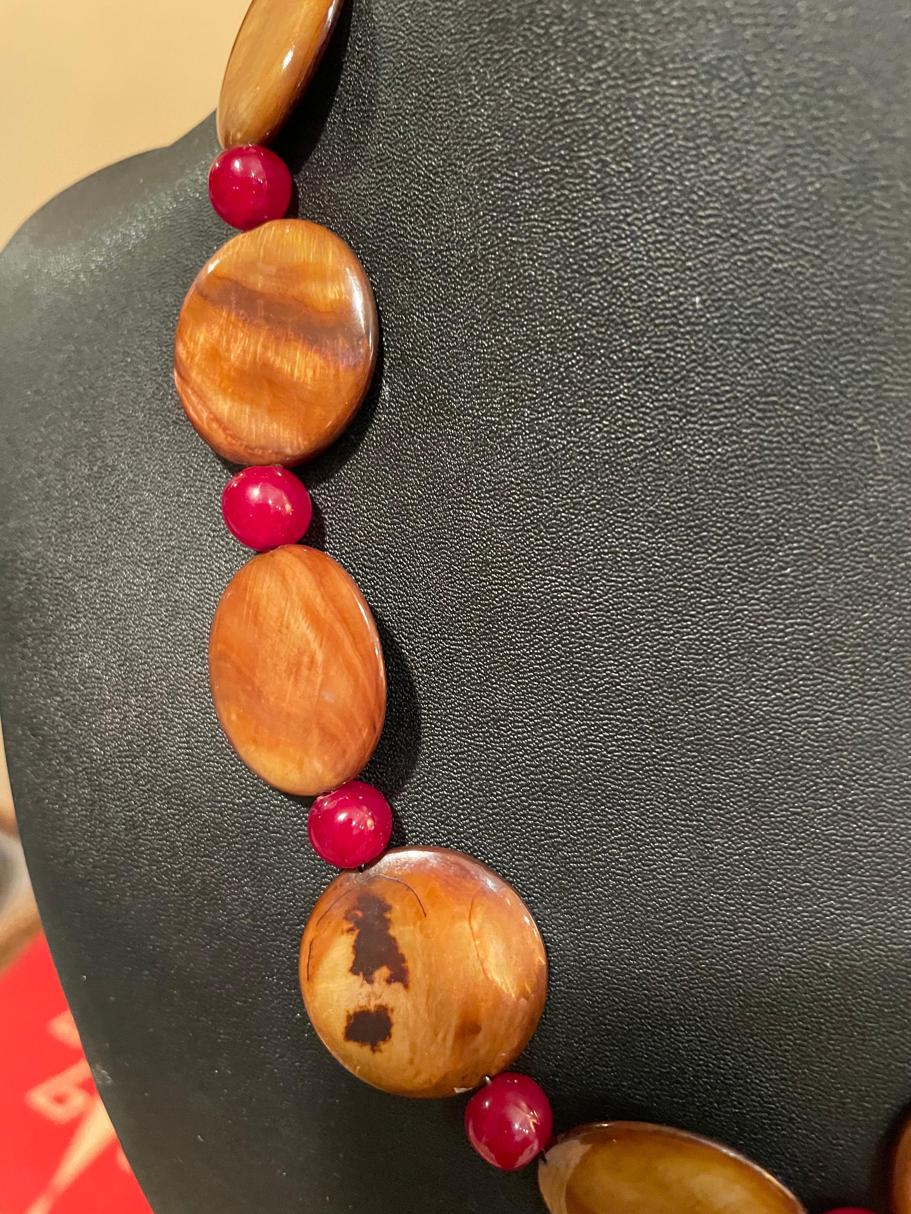 LB offers a handmade, one of a kind, Indian Resin and Shell necklace with silver In New Condition For Sale In Pittsburgh, PA