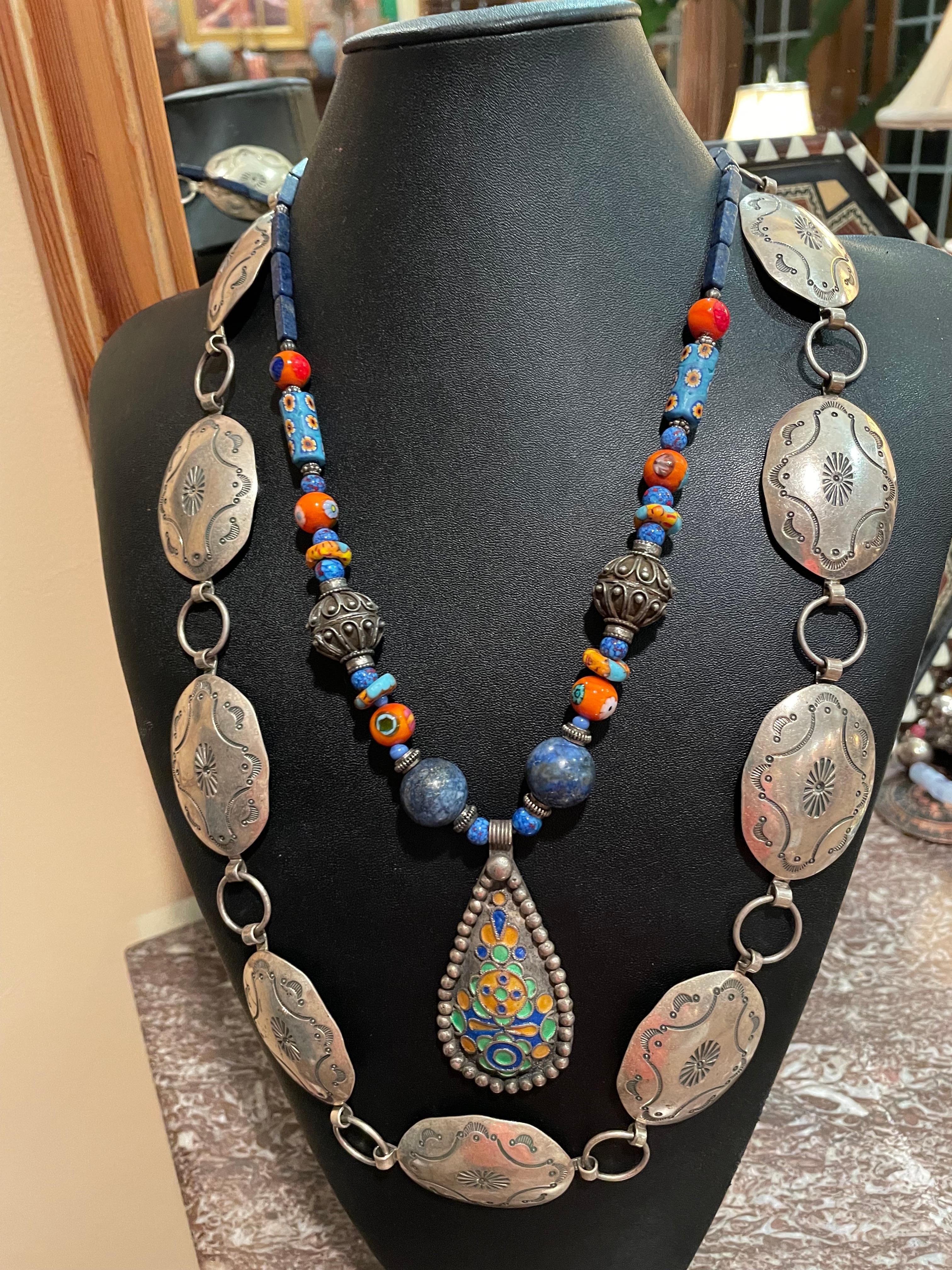 LB offre una collana concha d'argento Navajo vintage. in vendita 4