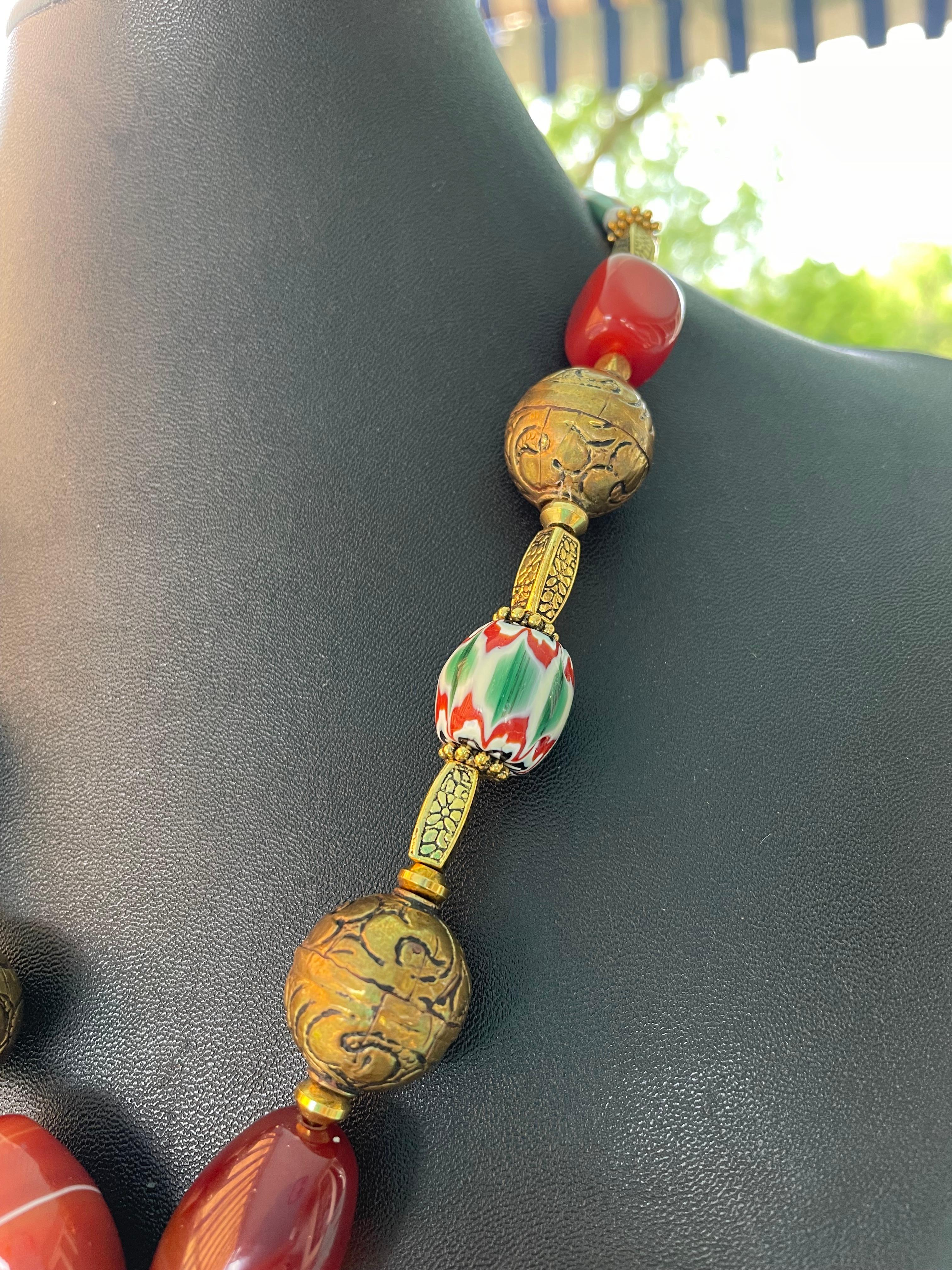 LB bietet afrikanische Messingmaske aus Karneol und tibetischem Messing, Vintage venezianische Vintage-Halskette im Zustand „Gut“ im Angebot in Pittsburgh, PA
