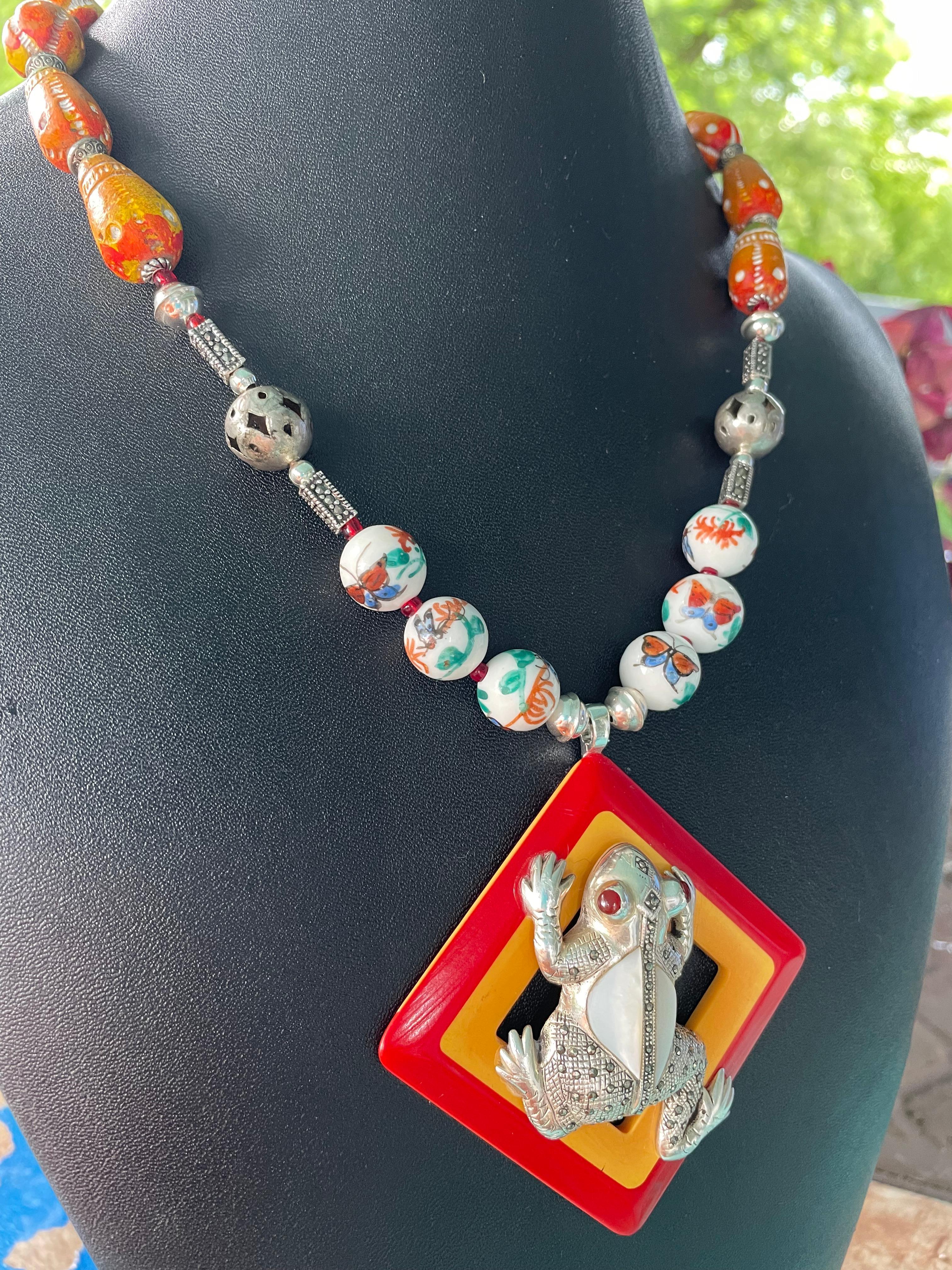 LB offers Bakelite Buckle Sterling MOP Frog Chinese beads Tribal beads Necklace For Sale 2
