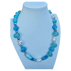 LB propone una collana OOAK in vetro artistico con agata e perle "Blue on Blue"