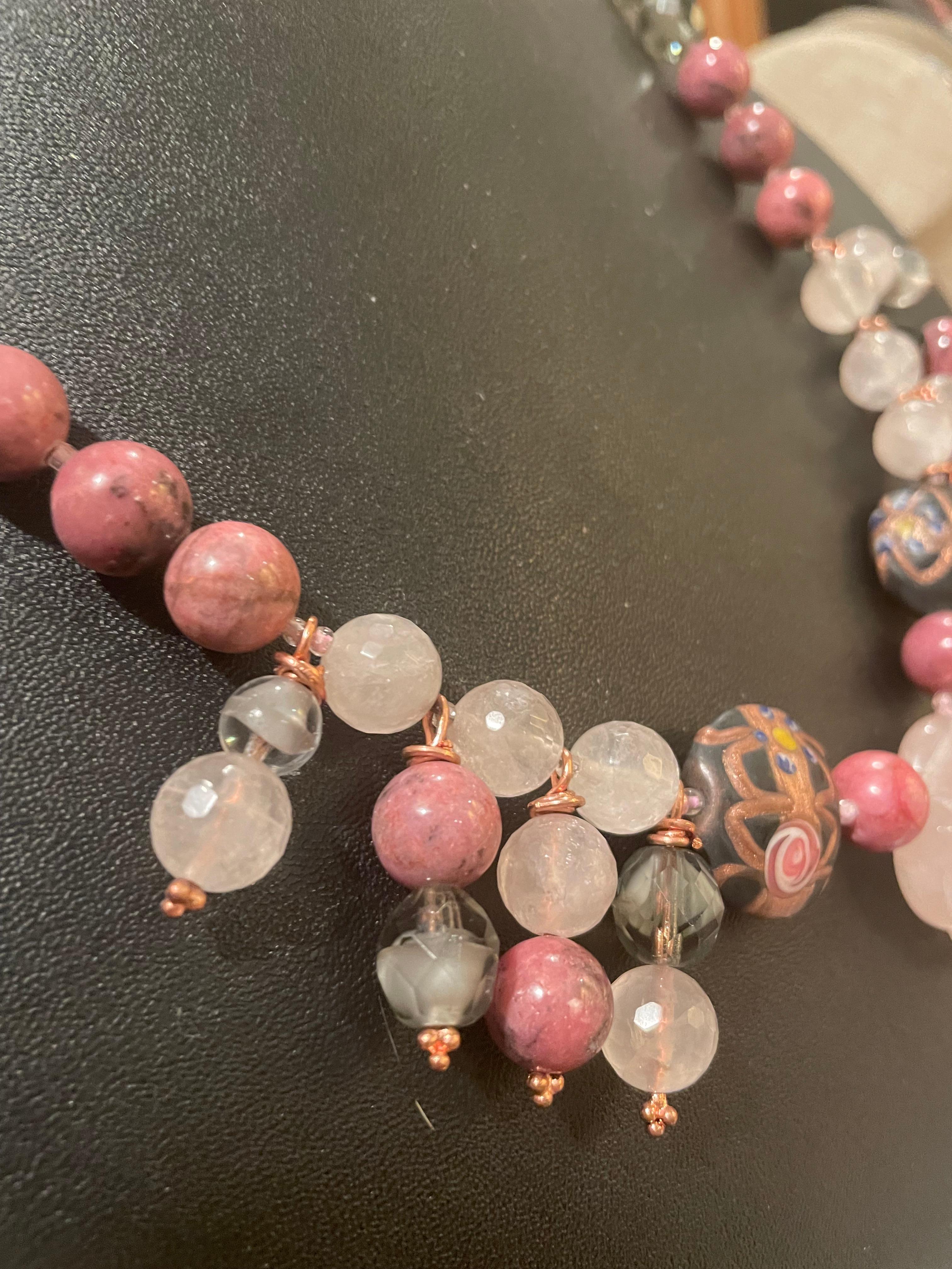 LB bietet geschnitzten Rosenquarz venezianischen Rhodochrosit Labradorit Glas Halskette im Angebot 3