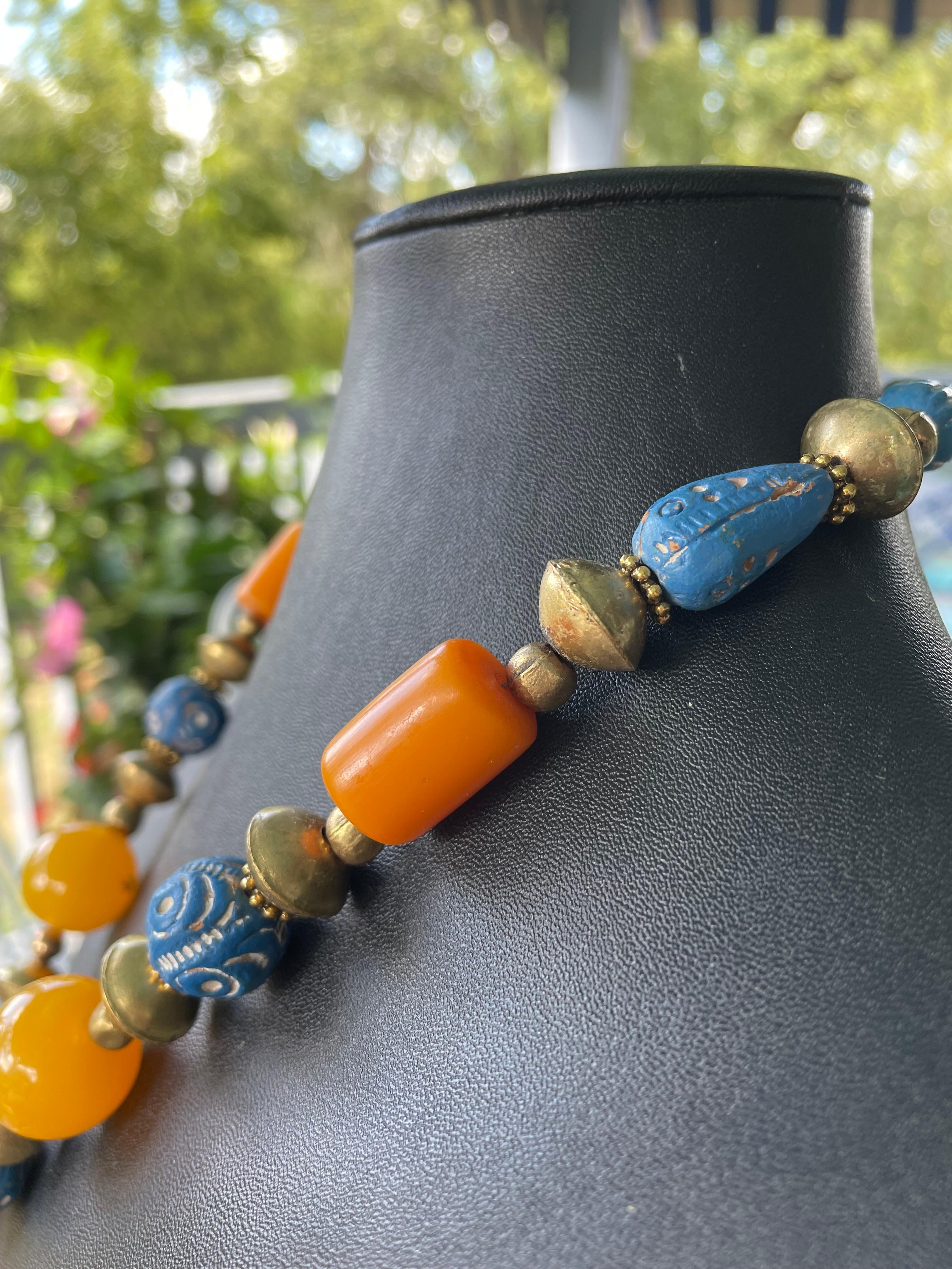 LB offre una collana di argilla africana in stile Deco in bachelite lustrata tibetana 