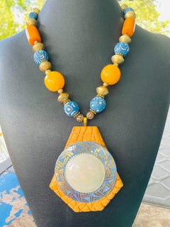 LB offre una collana di argilla africana in stile Deco in bachelite lustrata tibetana "Ambra