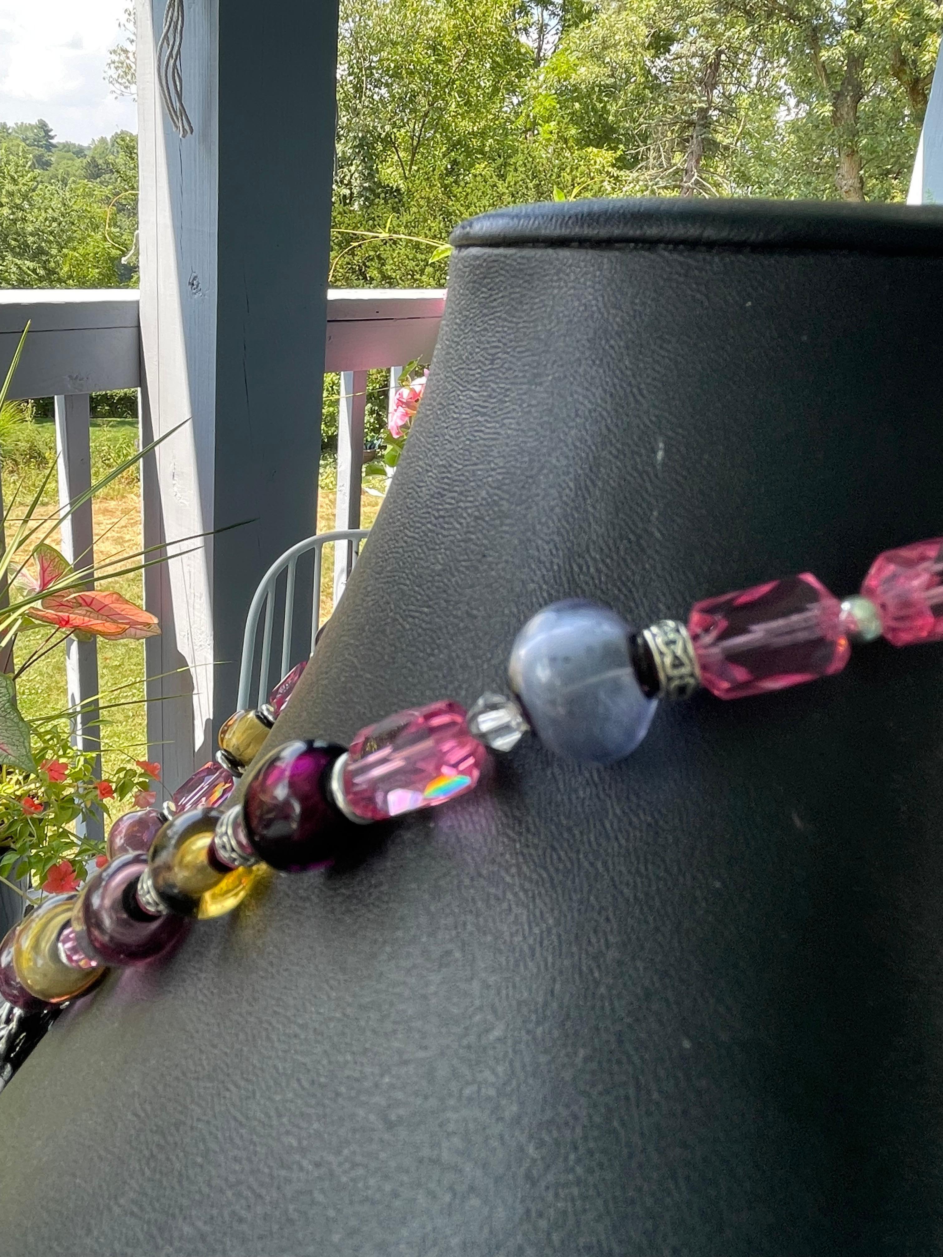 LB offers Deco vintage crystal brooch blown glass pink crystals Necklace In Good Condition For Sale In Pittsburgh, PA