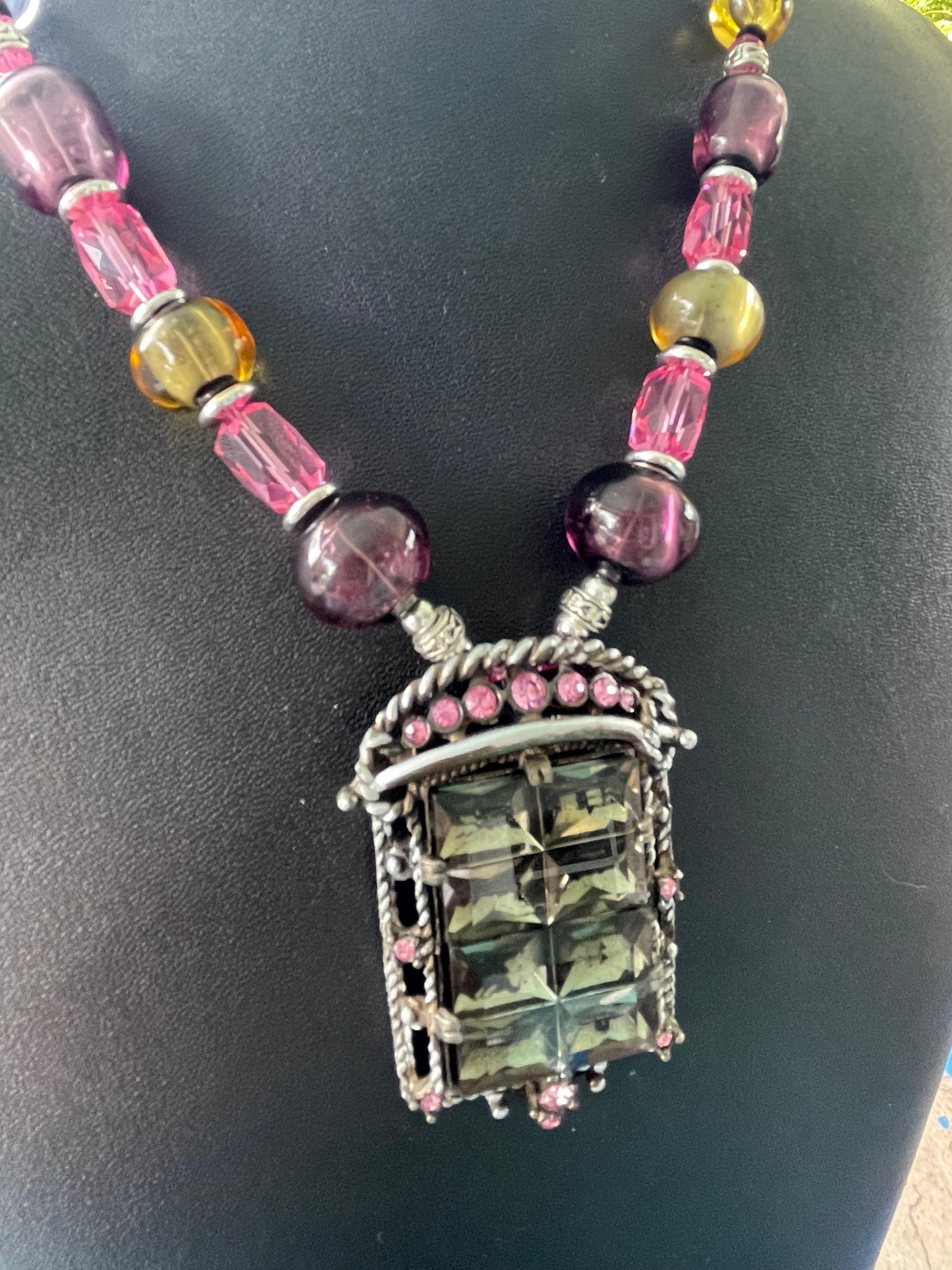 LB offers Deco vintage crystal brooch blown glass pink crystals Necklace For Sale 1