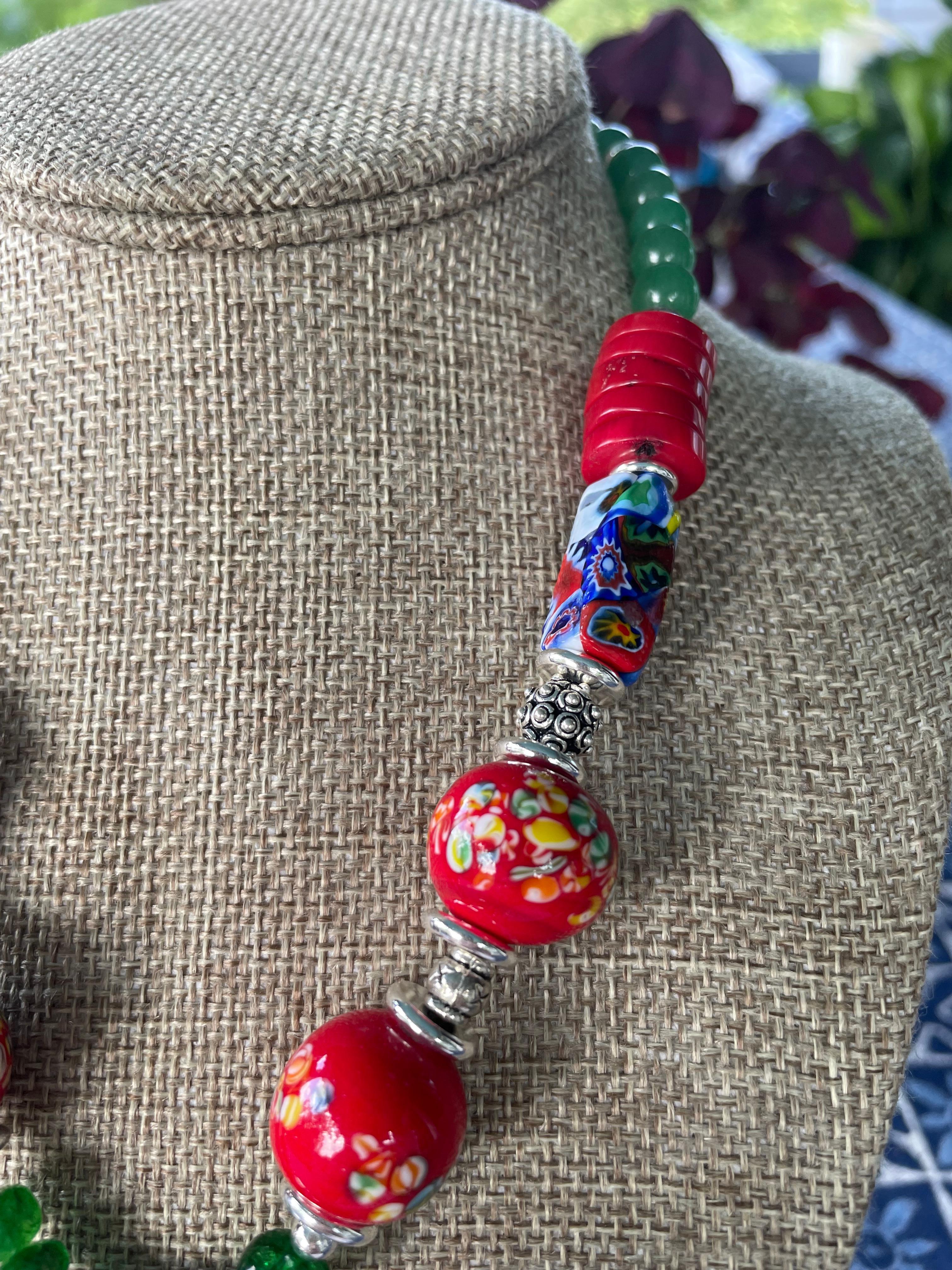LB offre il ciondolo di vetro francese Collana di corallo di vetro veneziano di vetro di Pechino SS In condizioni buone in vendita a Pittsburgh, PA