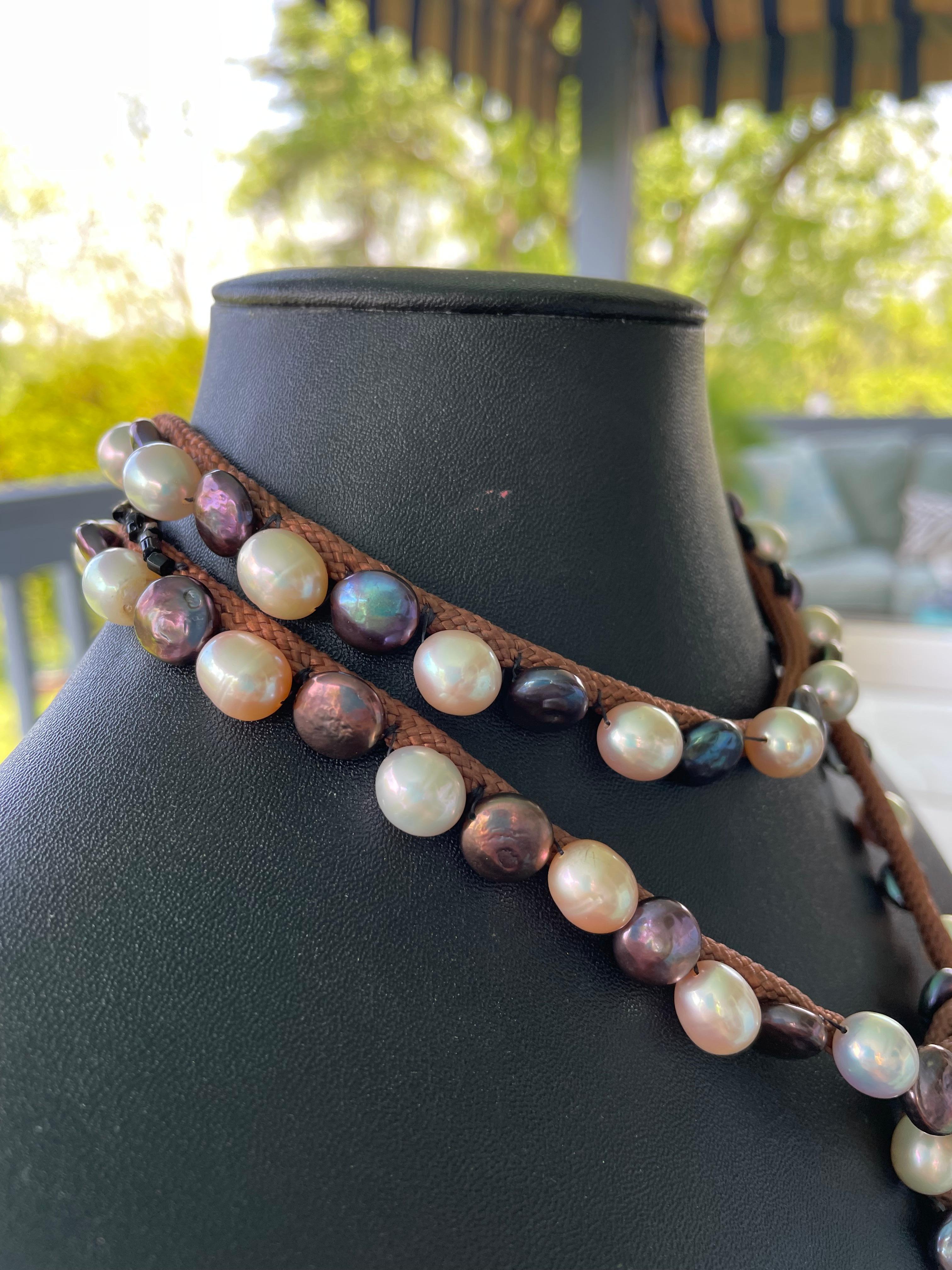 LB propose des perles d'eau douce en verre et argent sterling cousu sur un collier à cordon en vente 2