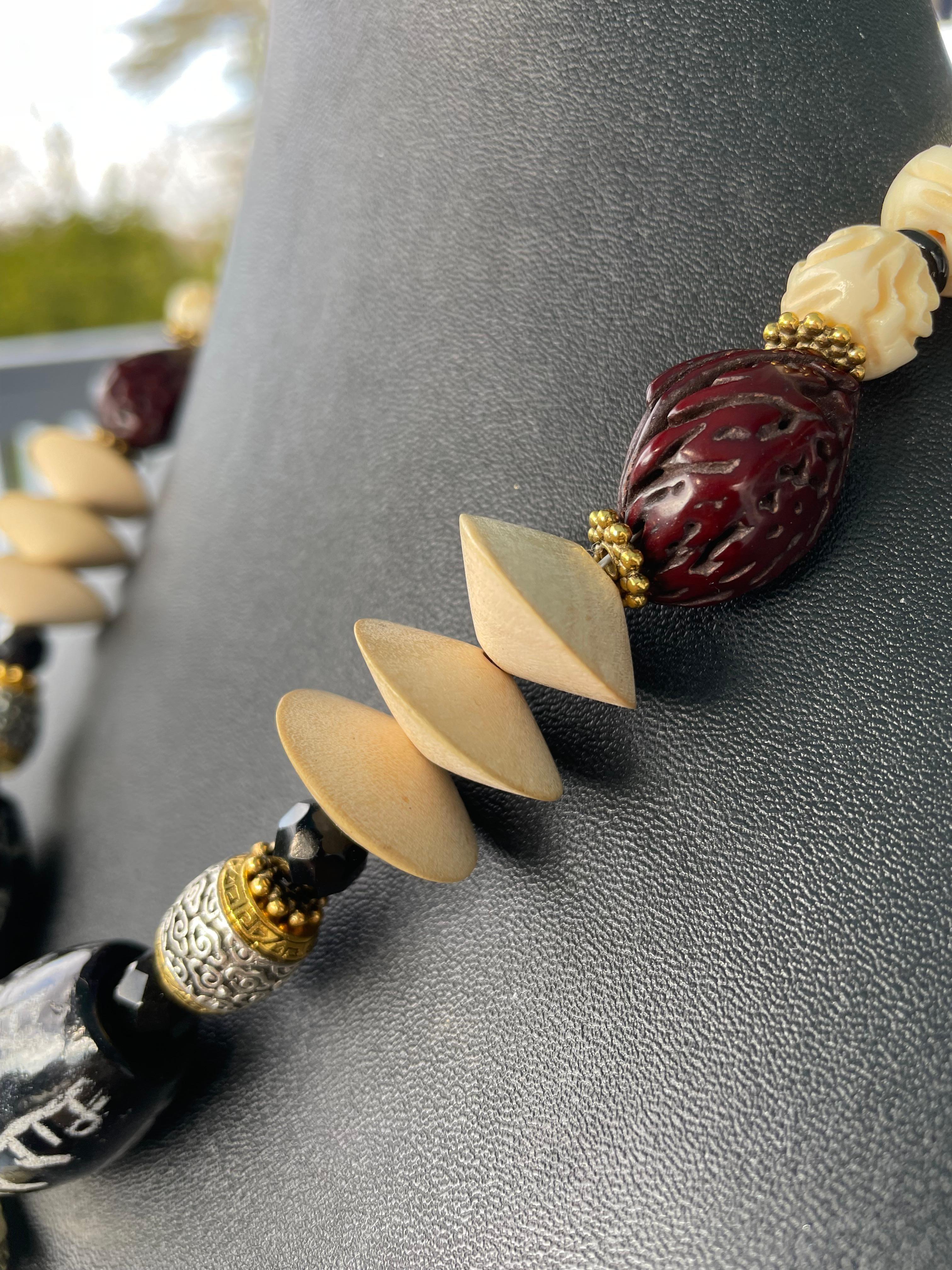 LB bietet indischen Knochen eingelegt Anhänger afrikanisches Glas Pfirsich Gruben Wood Bone Halskette im Angebot 2