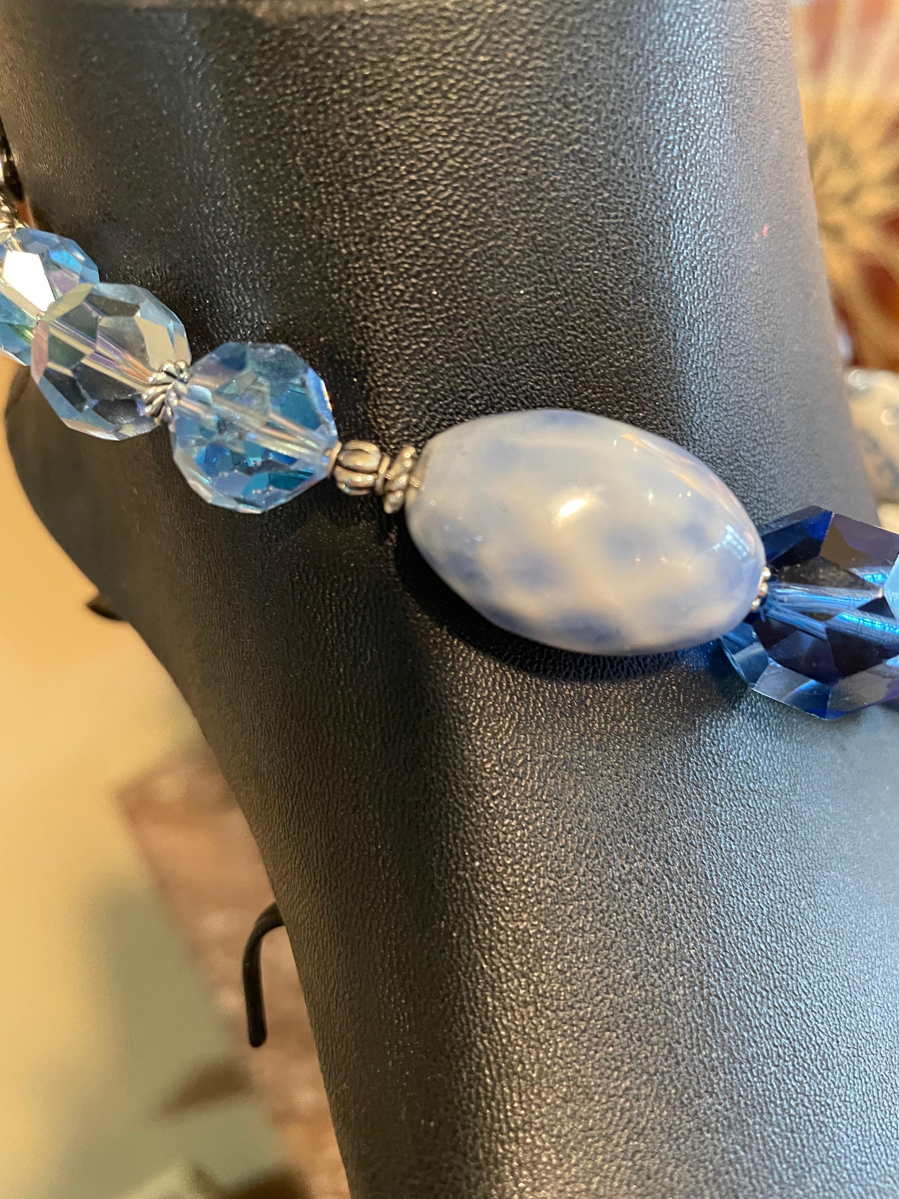 LB offers Lapis Lazuli Silver Pendant Necklace with Crystal China Ceramic Agate In Good Condition For Sale In Pittsburgh, PA