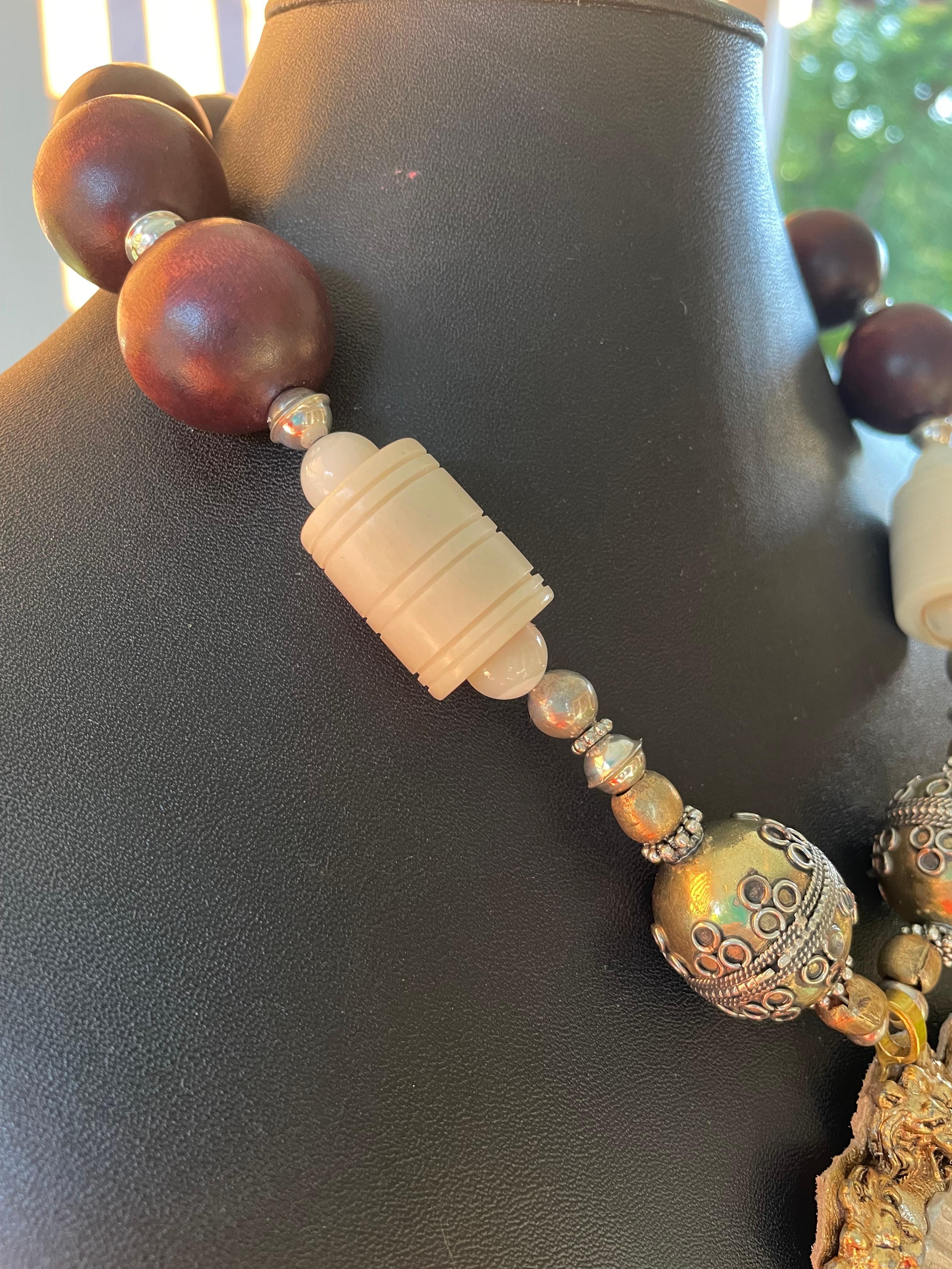 LB offre Grande testa di leone con fibbia in ottone Spilla di leone in argento Collana in legno d'osso in vendita 4