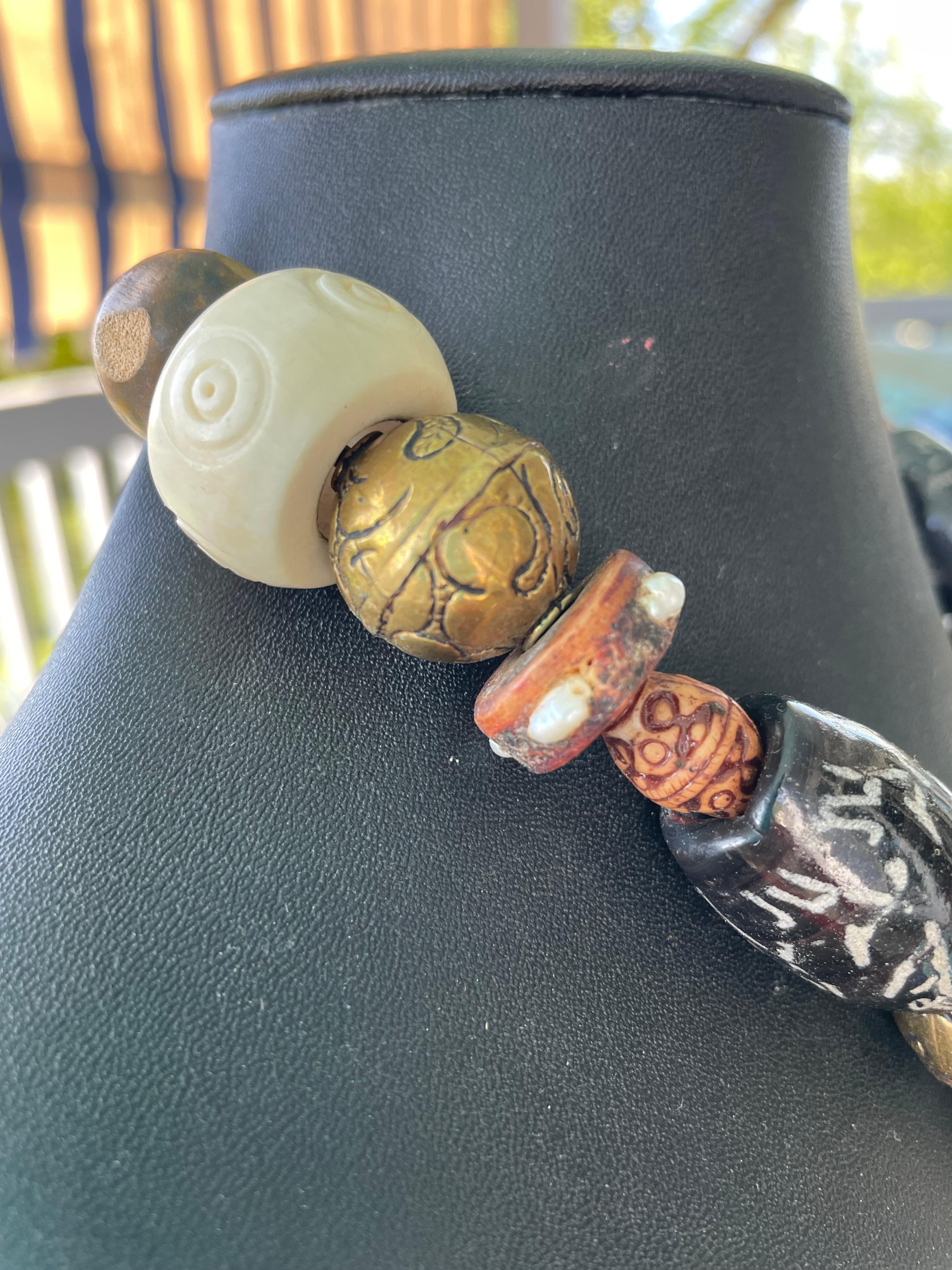 LB offers Large Spotted Tiger Cowrie Shell pendant Bone Brass Glass necklace In Good Condition In Pittsburgh, PA