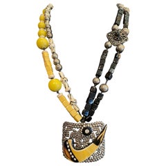 LB offre una magnifica collana con ciondolo in bachelite francese e vetro di Sterling