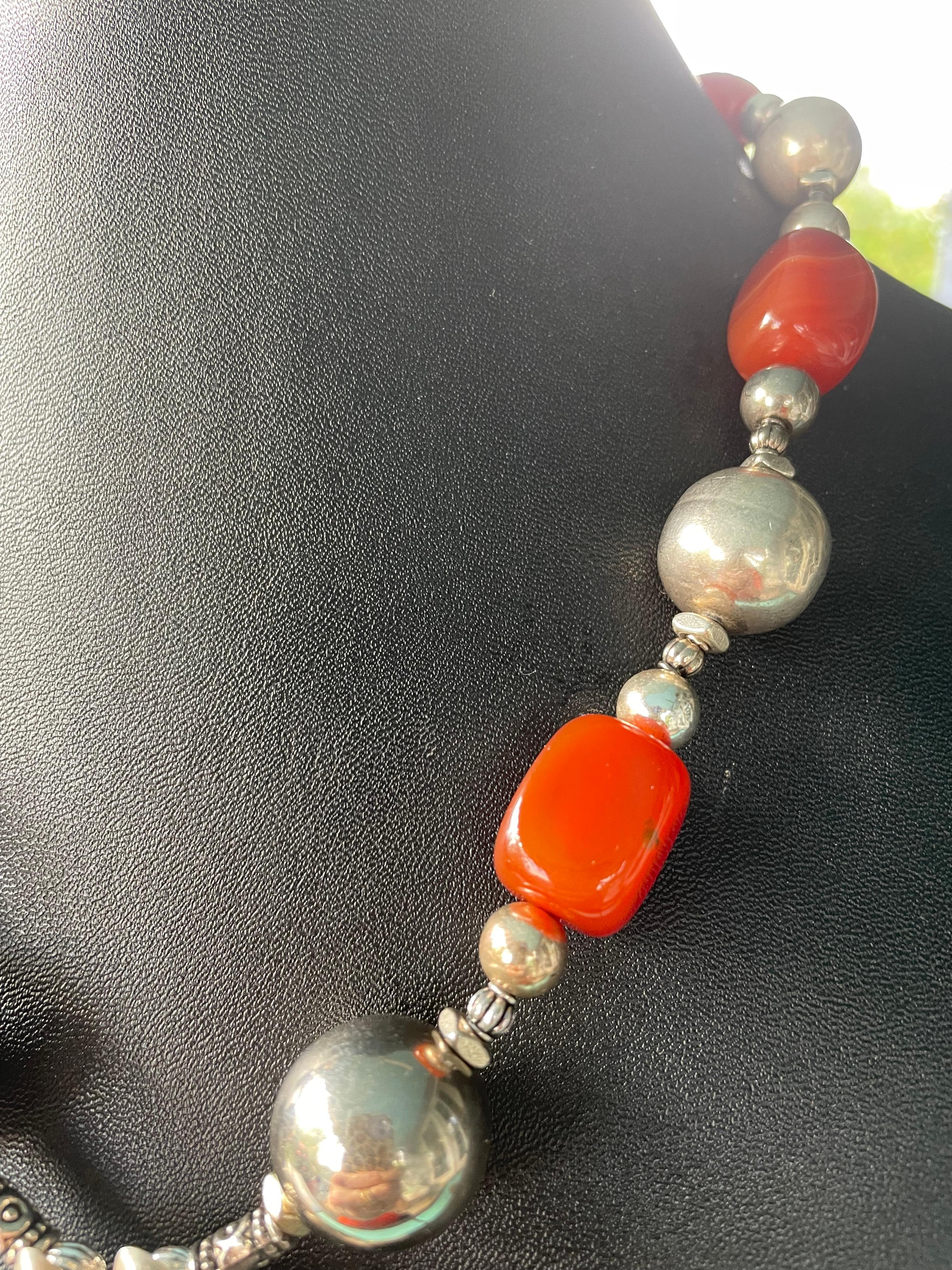 Perlina LB offre il ciondolo Sole messicano SS Corniola SS Collana di perline d'argento messicane in vendita