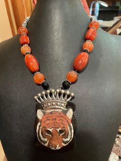 LB offre Redware Tigress Brooch Sterling Crown Bakelite Carnelian Bone Necklace