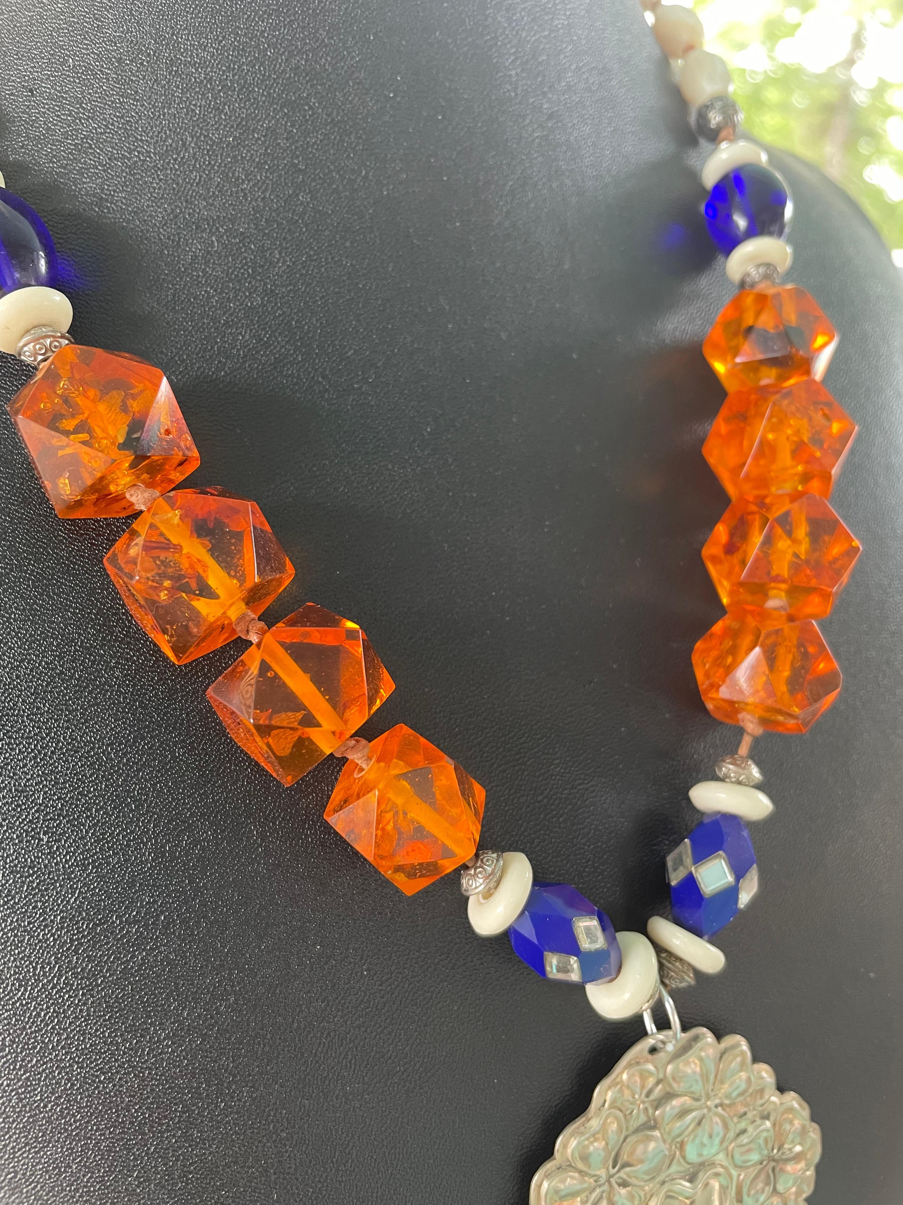 LB offre Reed and Barton SS whistle Pendant Amber MOP Crystal Czech glass Necklace en vente 4