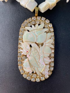 LB bietet Strass Schnalle CarvedMOP Brosche Glasstücke Goldton MOP Halskette