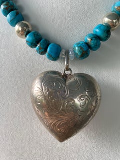 LB ofrece un collar de plata de ley con cuentas mexicanas vintage de coral, turquesa y forma de corazón