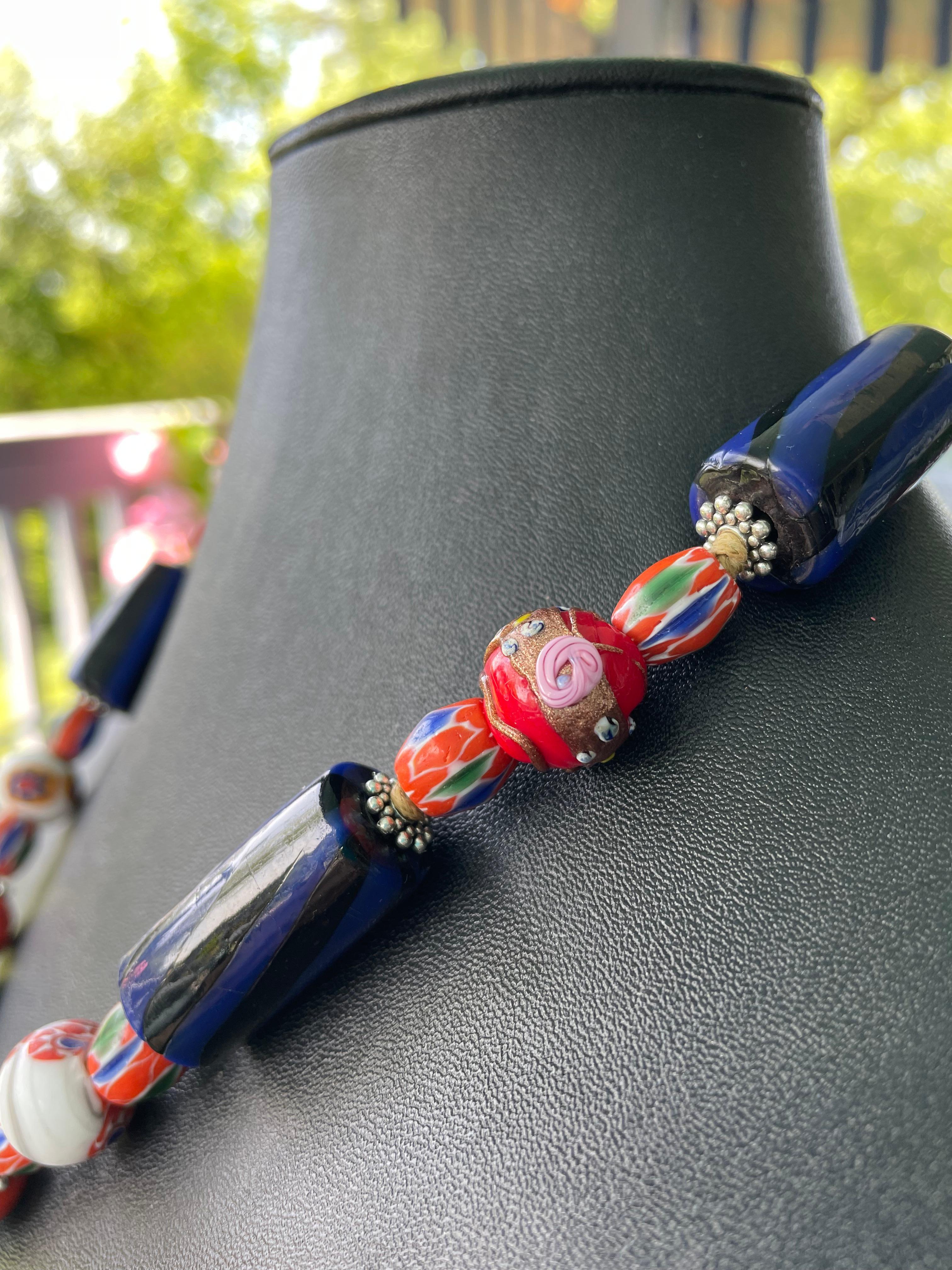 da uomo o donna LB offre un ciondolo tibetano intarsiato, una collana di perle di vetro e di sterlina in vendita
