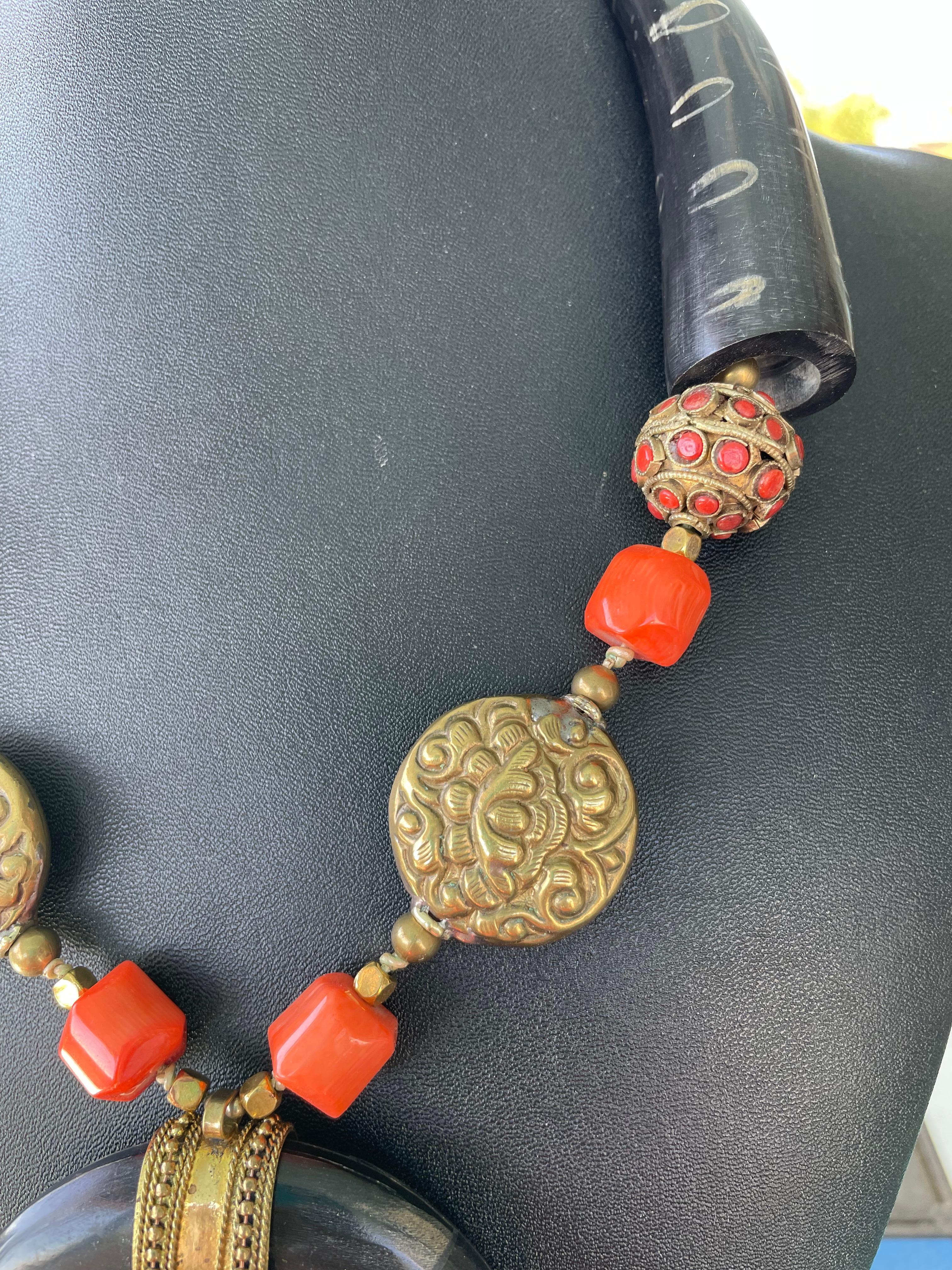 LB offers Tribal Horn Naja Pendant Tibetan brass orange Coral Wooden necklace In Good Condition For Sale In Pittsburgh, PA