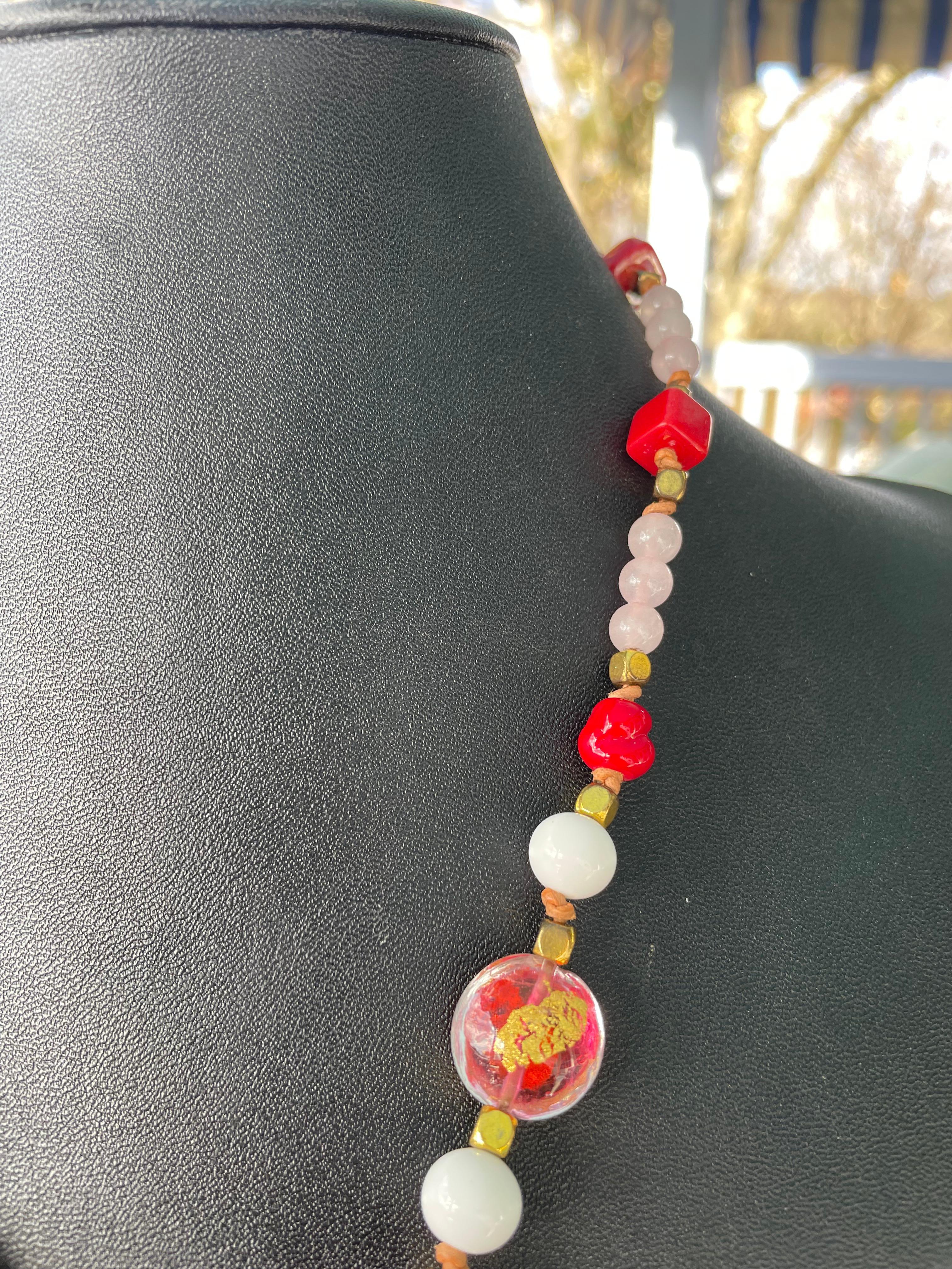 LB offre Pendentif coeur en verre vénitien Collier de perles de quartz vénitien vintage Unisexe en vente