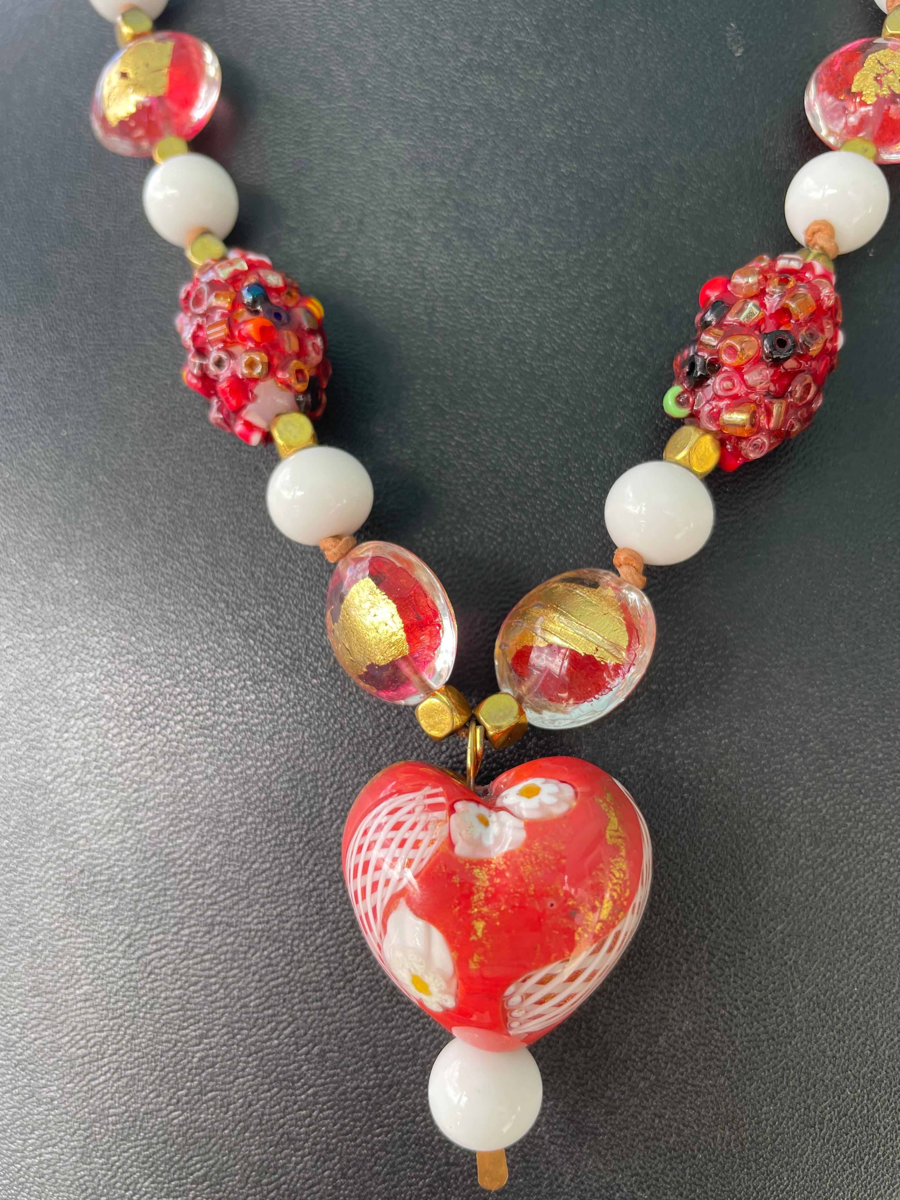 LB offre Pendentif coeur en verre vénitien Collier de perles de quartz vénitien vintage en vente 2