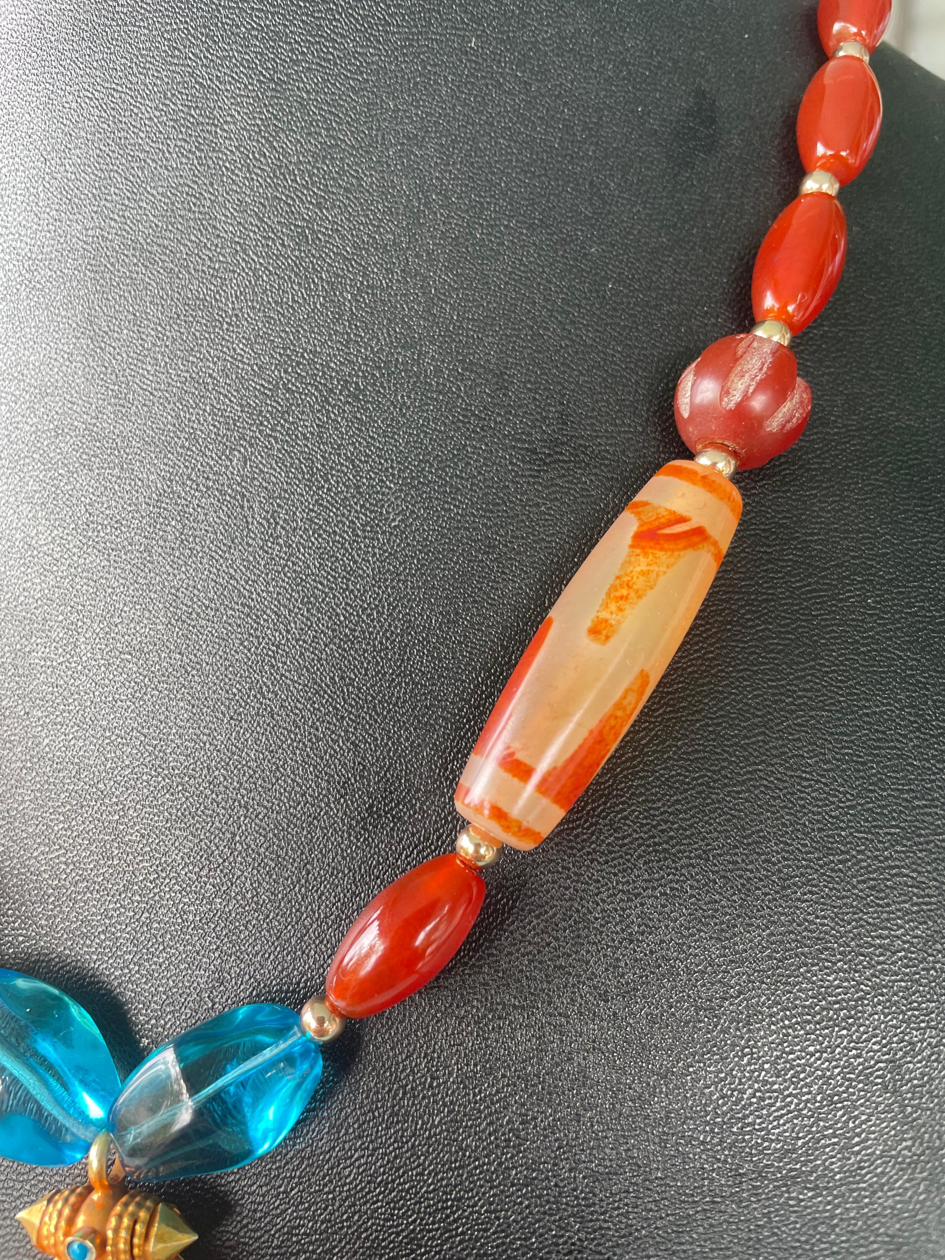 Anglo-indiano LB offre il ciondolo nepalese in vermeil Collana in vetro veneziano con agata e corniola in vendita