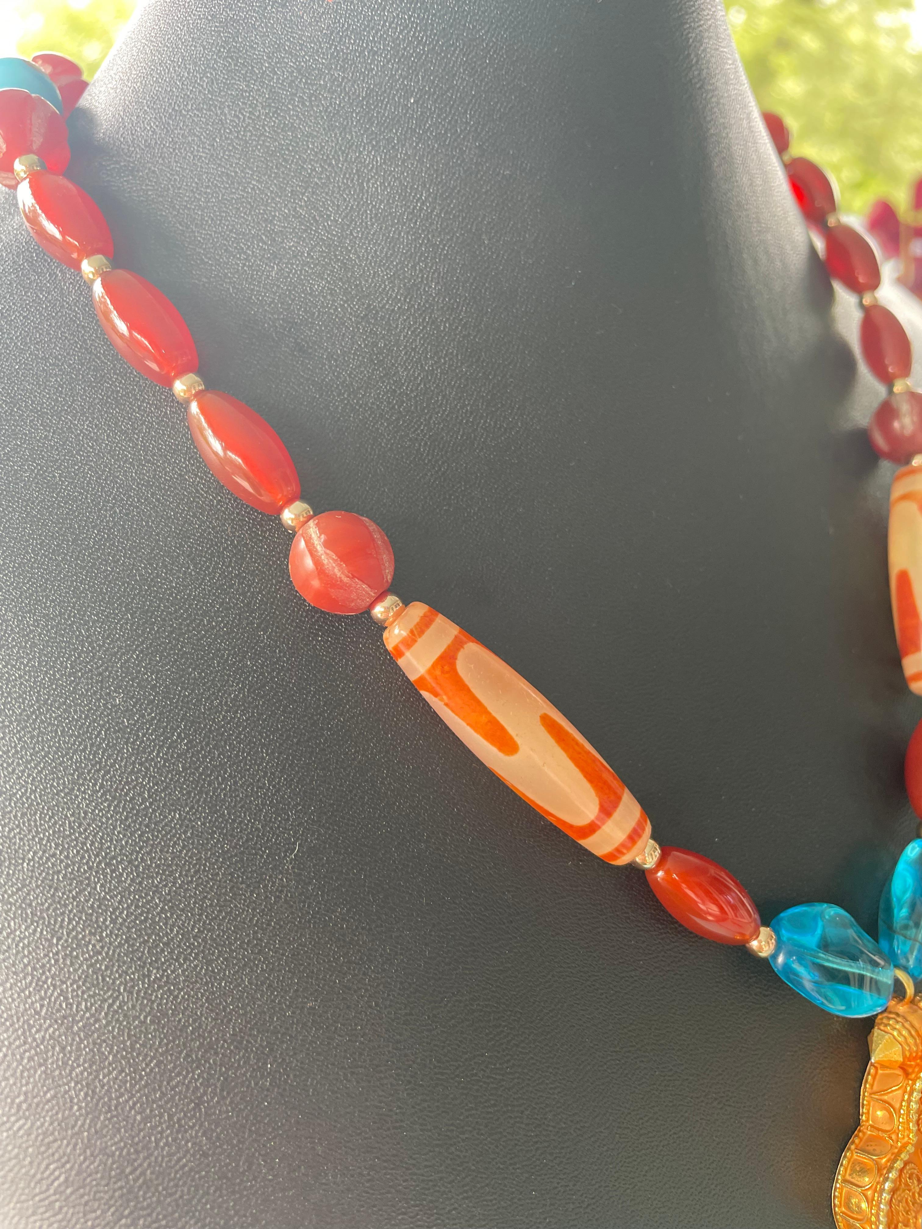 LB offre il ciondolo nepalese in vermeil Collana in vetro veneziano con agata e corniola in vendita 1