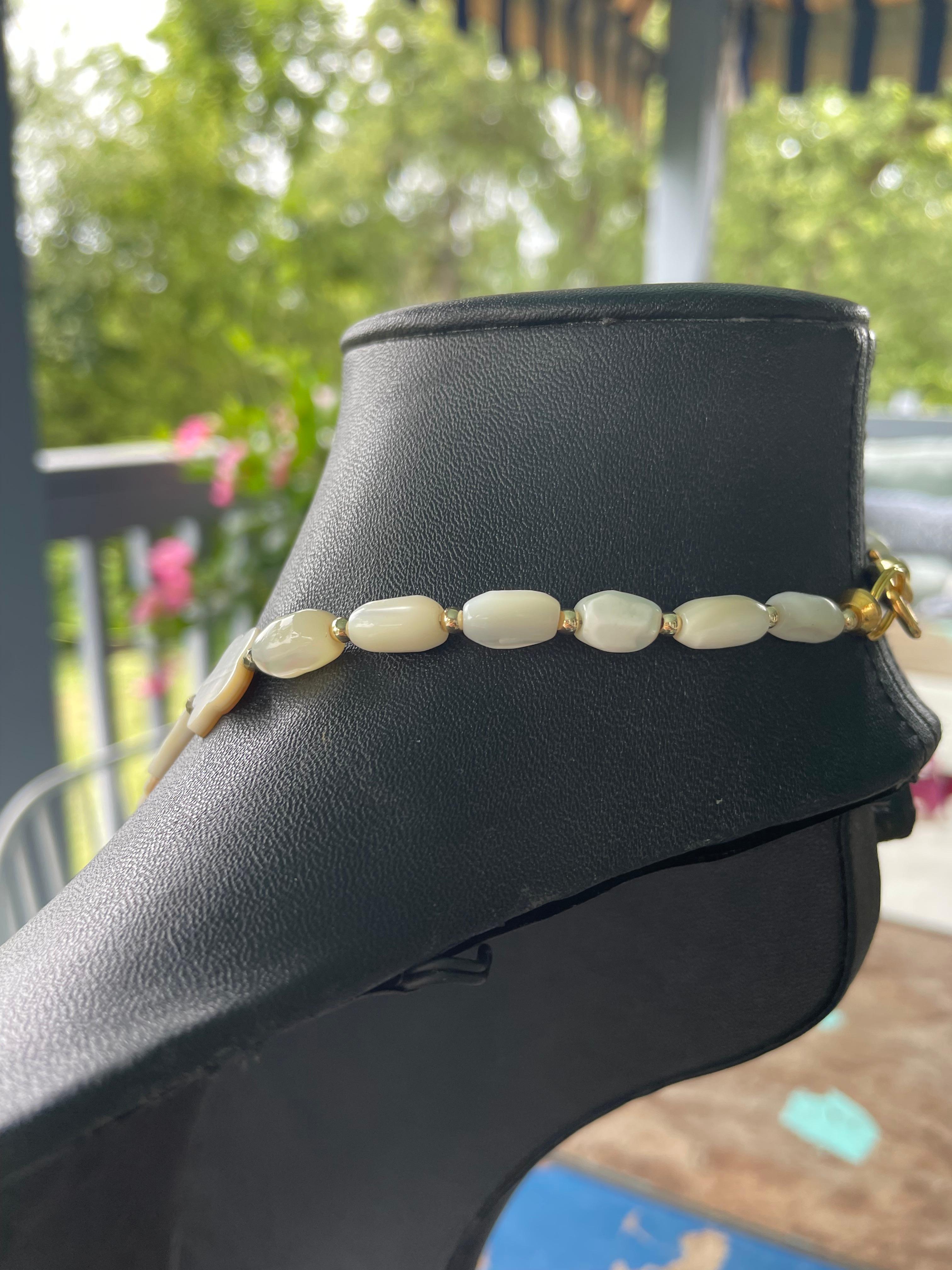 da uomo o donna LB offre una spilla aragosta vintage degli anni '60 conchiglia smerlata MOP Collana in osso intagliato in vendita
