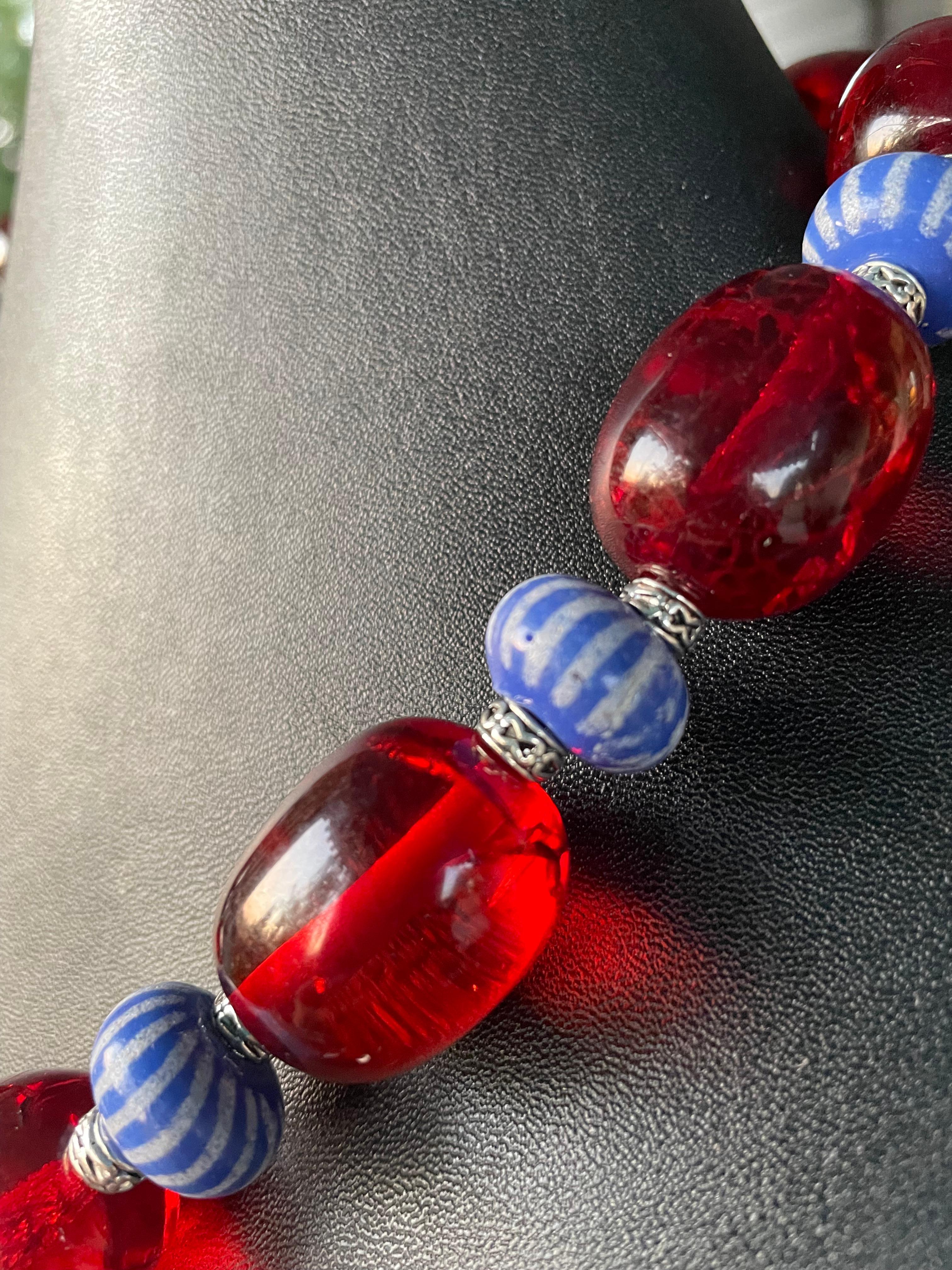 LB offers Vintage Afghani Lapis Pendant Indian Resin Venetian glass necklace In Good Condition For Sale In Pittsburgh, PA